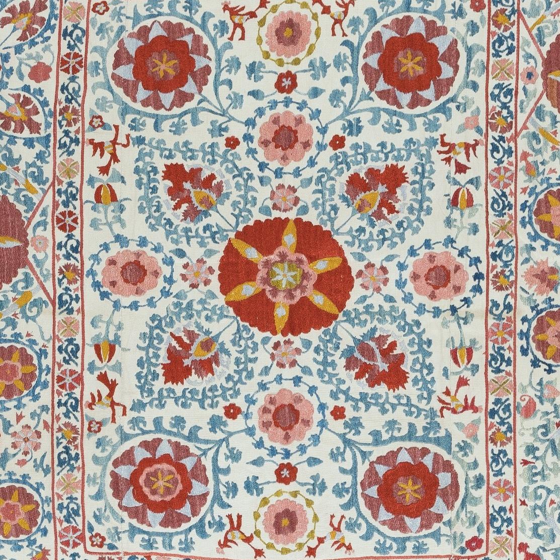 4.4x4.8 Ft Embroidered Silk Wall Hanging. Modern Table Cover. New Bedspread In New Condition For Sale In Spring Valley, NY