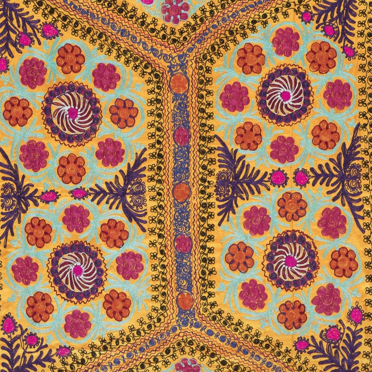 4.4x5.2 Ft Embroidered Silk & Cotton Wall Hanging. Yellow Bed Cover. Sofa Spread In New Condition In Spring Valley, NY