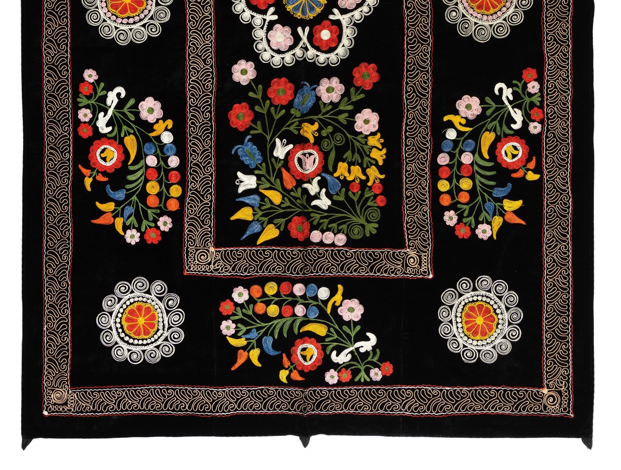 Uzbek 4.4x6.7 Ft Silk Embroidered Suzani Bed Cover, Floral Pattern Black Wall Hanging For Sale