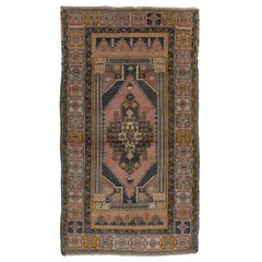 4.4x7.3 Ft Handmade Mid Century Turkish One-of-a-kind Rug with Tribal Style (Tapis de style tribal fait à la main au milieu du siècle)