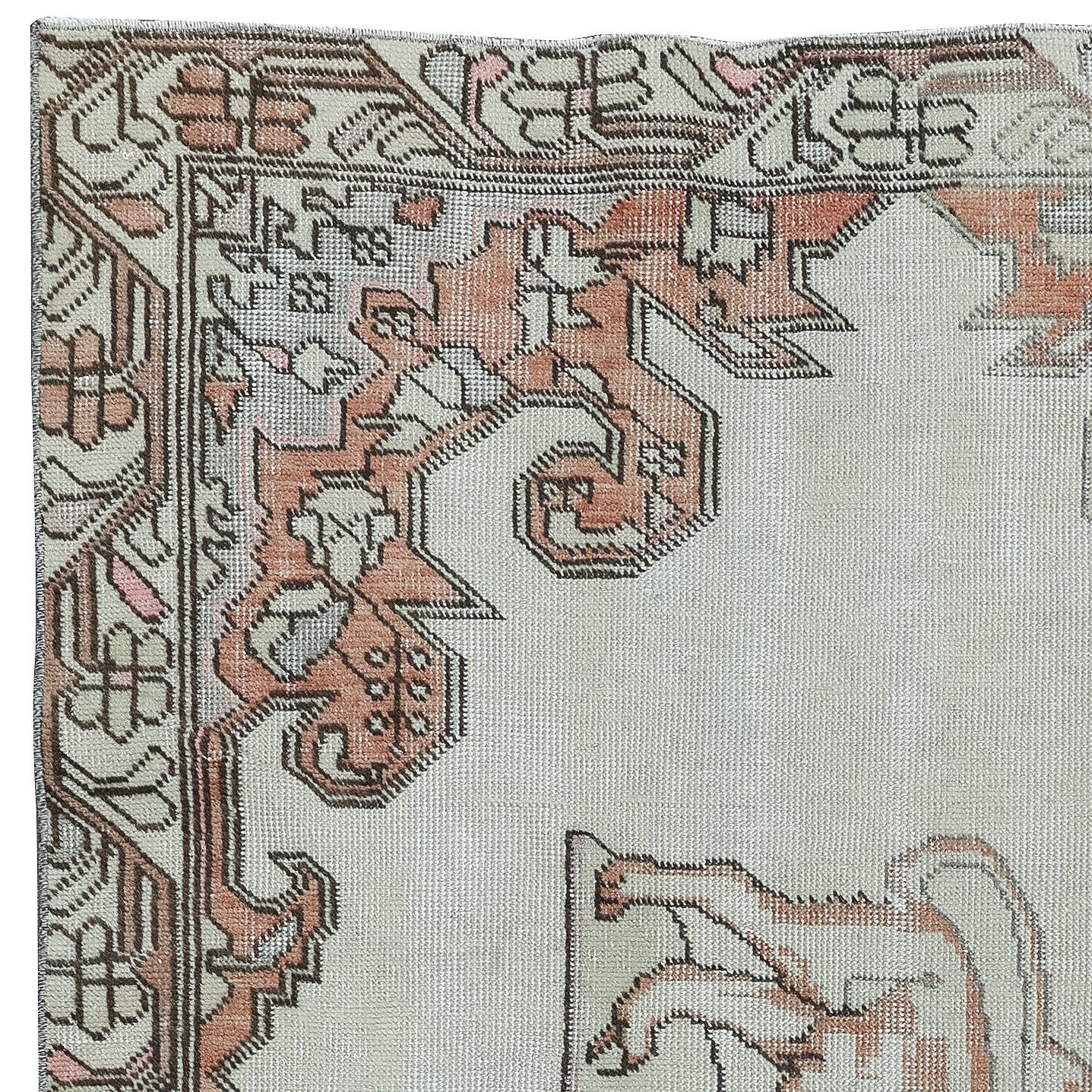 Türkischer 4.4x7.3 Ft Vintage-Teppich mit malerischem Löwenmuster, handgeknüpft, Wandbehang (Stammeskunst) im Angebot