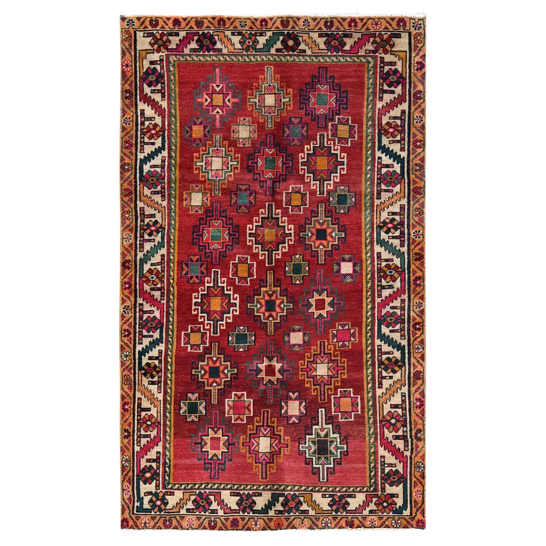 4'4 "x7'4" Rouge Vintage Persan Shiraz Caucasian Gul Design Tapis de laine noué à la main