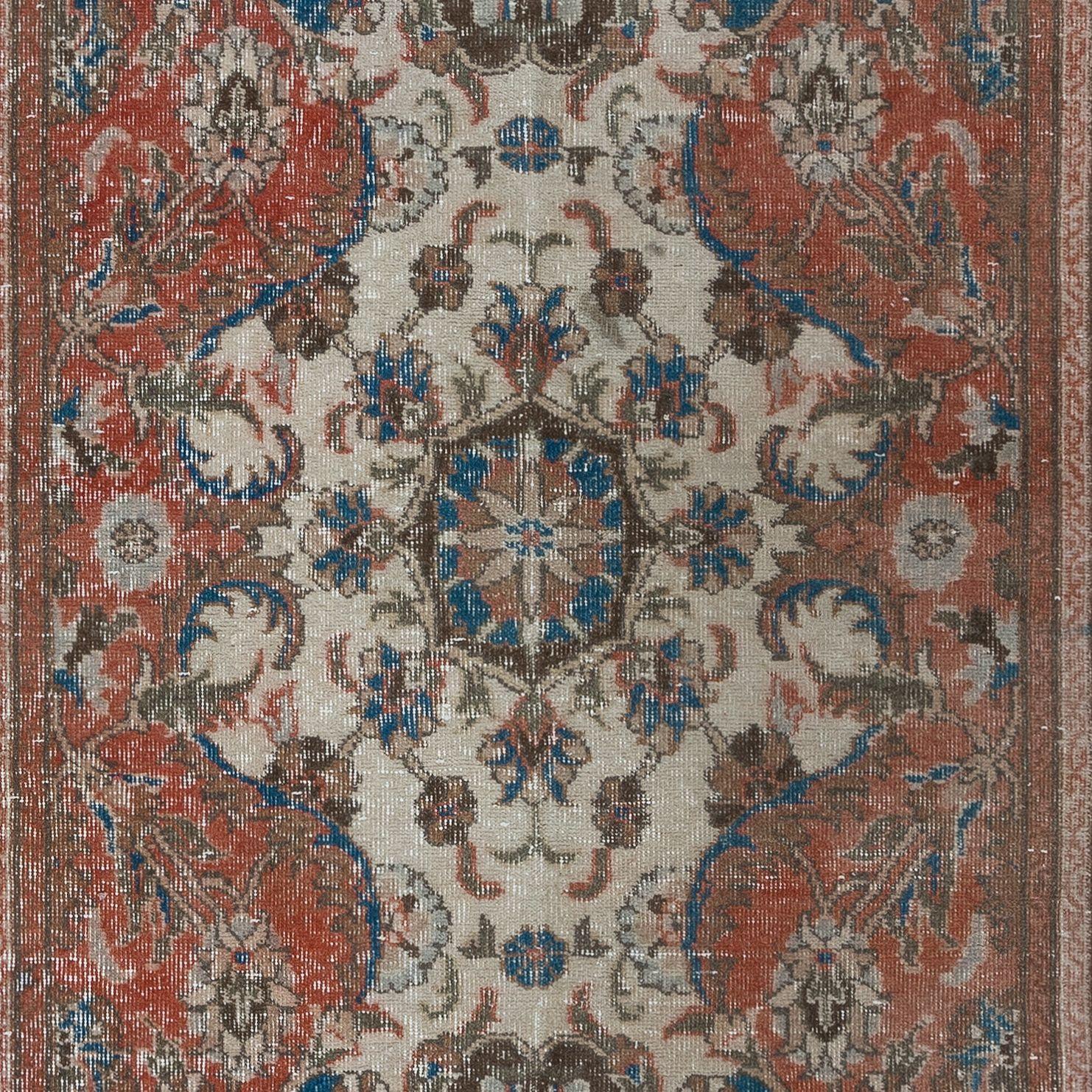 4.4x8.5 Ft Oriental Rug with Medallion, Handmade Turkish Carpet, Ca 1960 In Good Condition For Sale In Philadelphia, PA