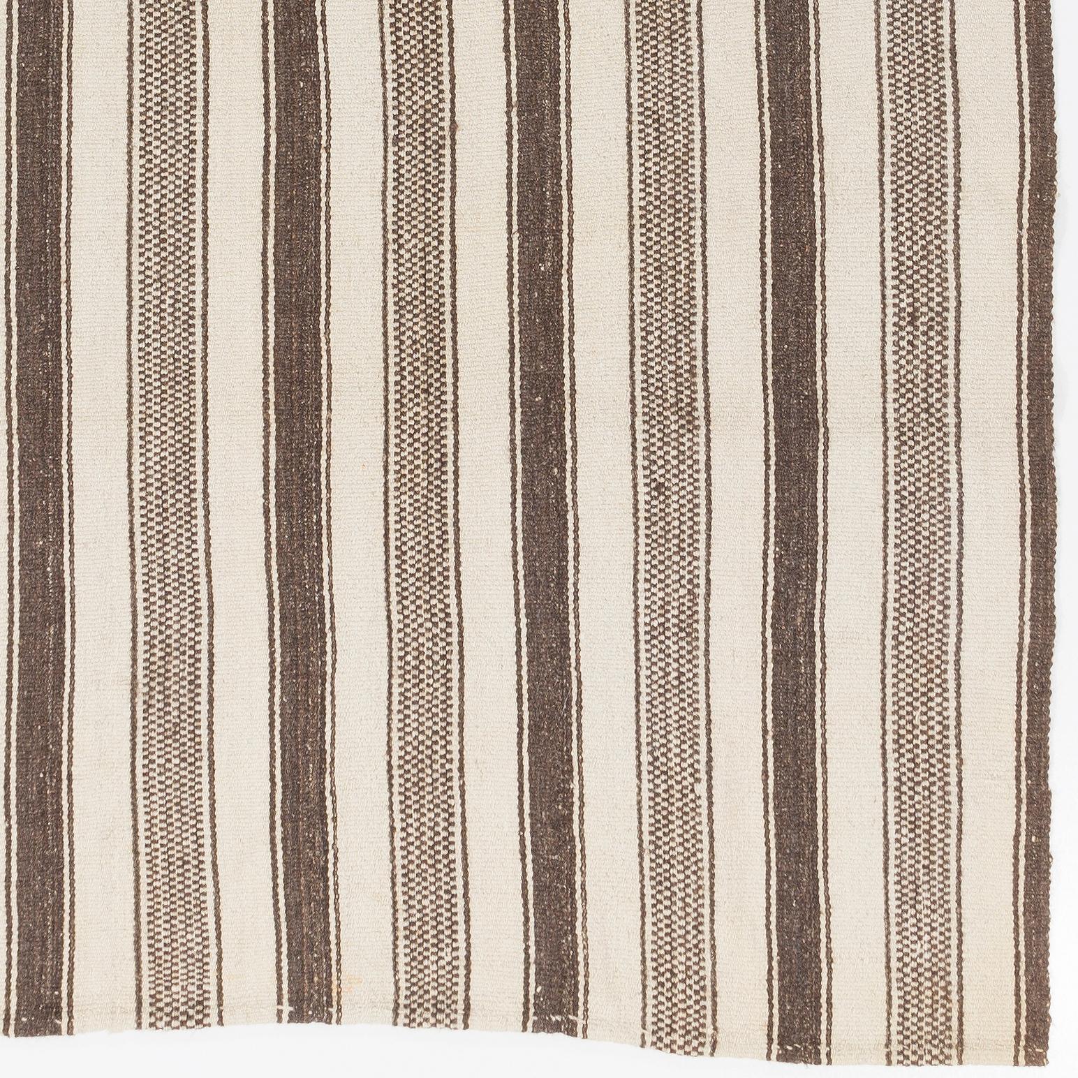 4.4x9.2 Ft Vintage Striped Turkish Kilim Rug Made of Natural Beige & Brown Wool In Excellent Condition For Sale In Spring Valley, NY
