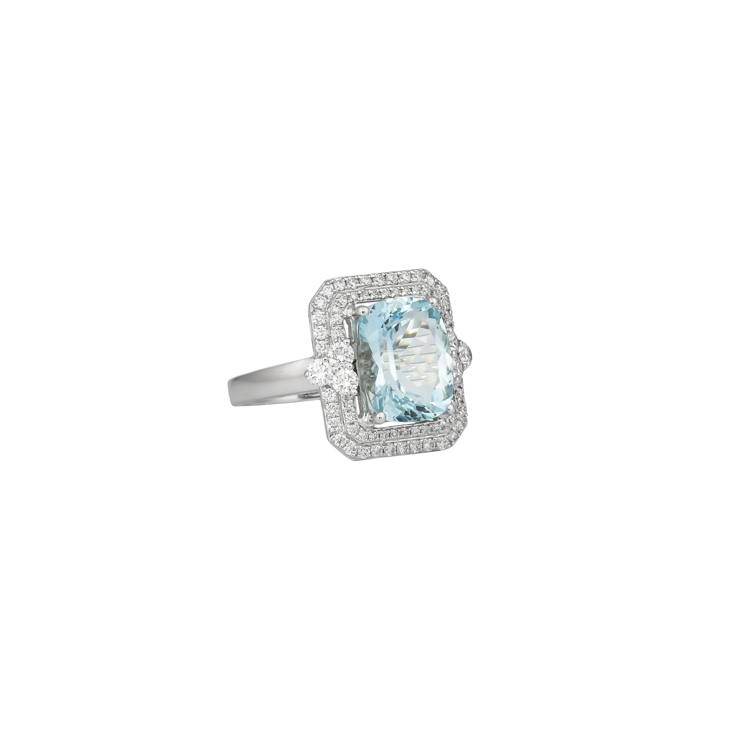 Diese Kollektion bietet eine Reihe von Aquamarinen mit einem eisblauen Farbton, der so cool ist, wie er nur sein kann! Diese mit Diamanten besetzten Ringe sind in Weiß gehalten und wirken klassisch und elegant. 

Klassischer Aquamarinring aus 18