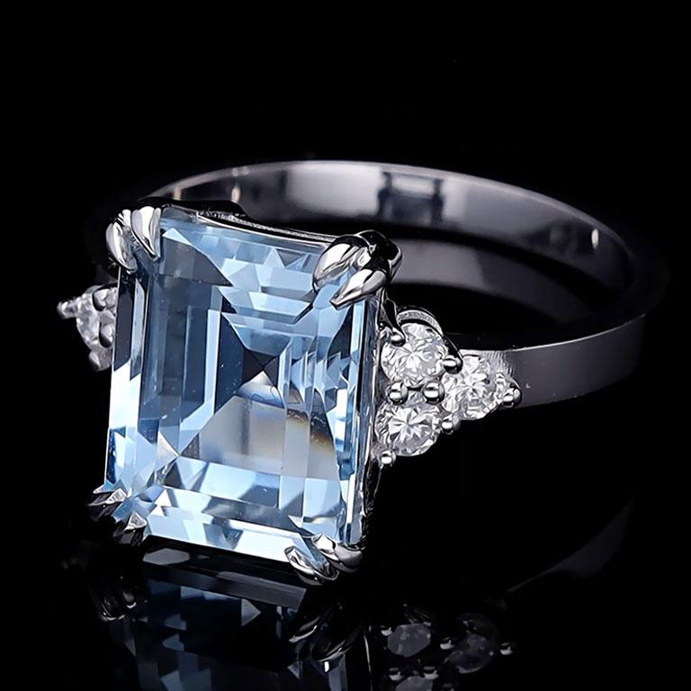 Our 4.5 Carat Aquamarine ring is inspired by Princess Diana's Aquamarine Ring, which symbolizes her freedom.
In 14K white gold, there is 4.5 Carat Aquamarine stone in the center with three diamonds on the both side.
It can be used both as an