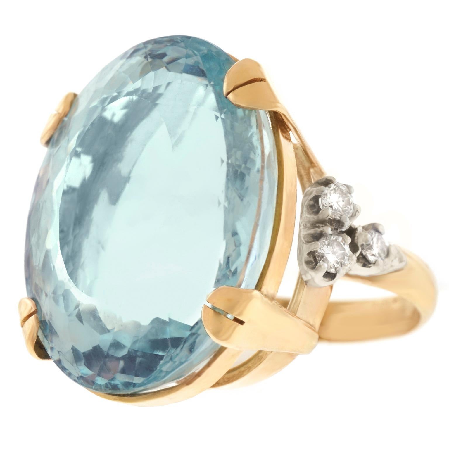 45 Carat Aquamarine-Set Gold Ring In Excellent Condition In Litchfield, CT