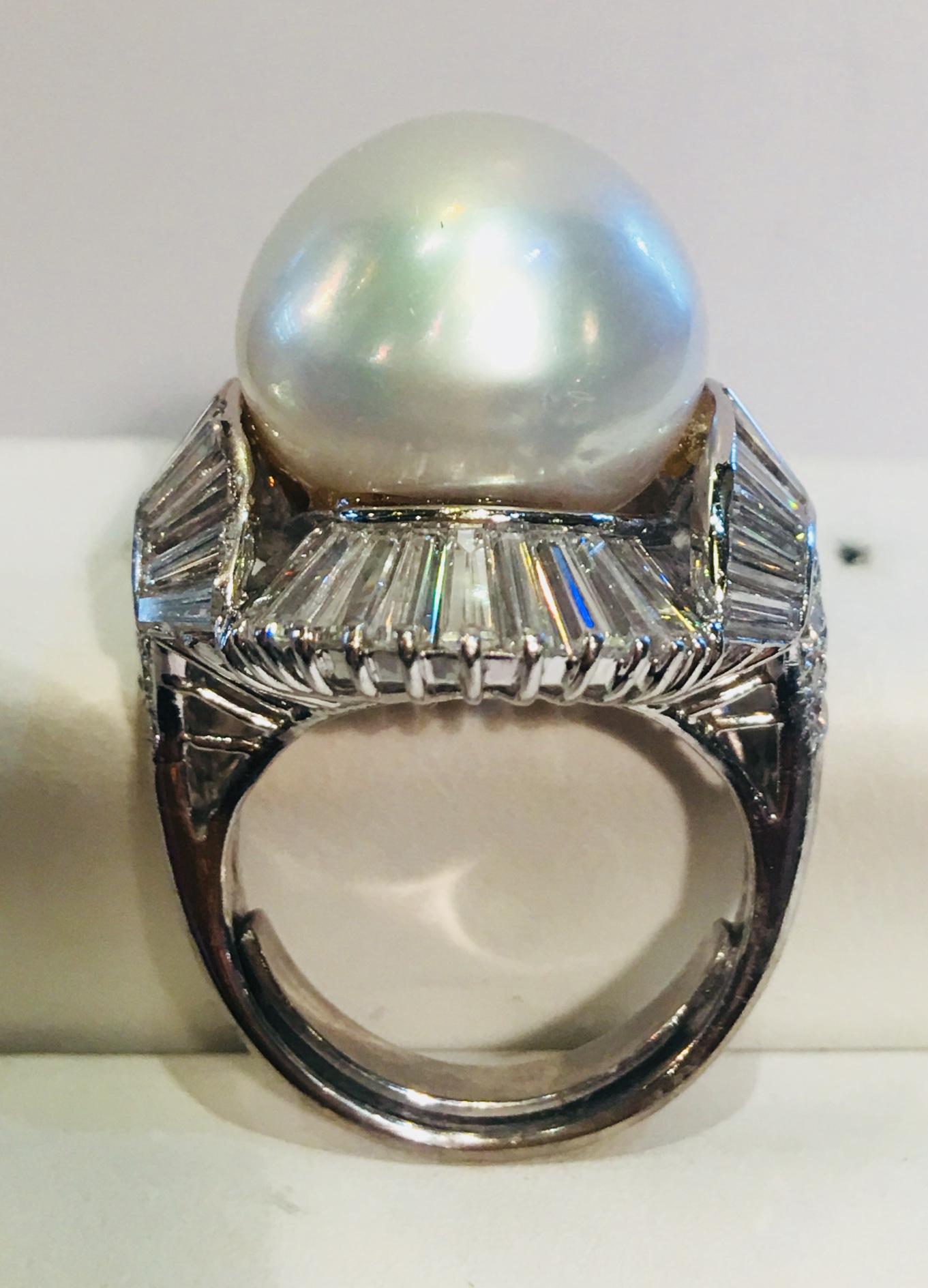 Contemporary 4.5 Carat Diamond and Large Round White South Sea Pearl 18 Karat White Gold Ring
