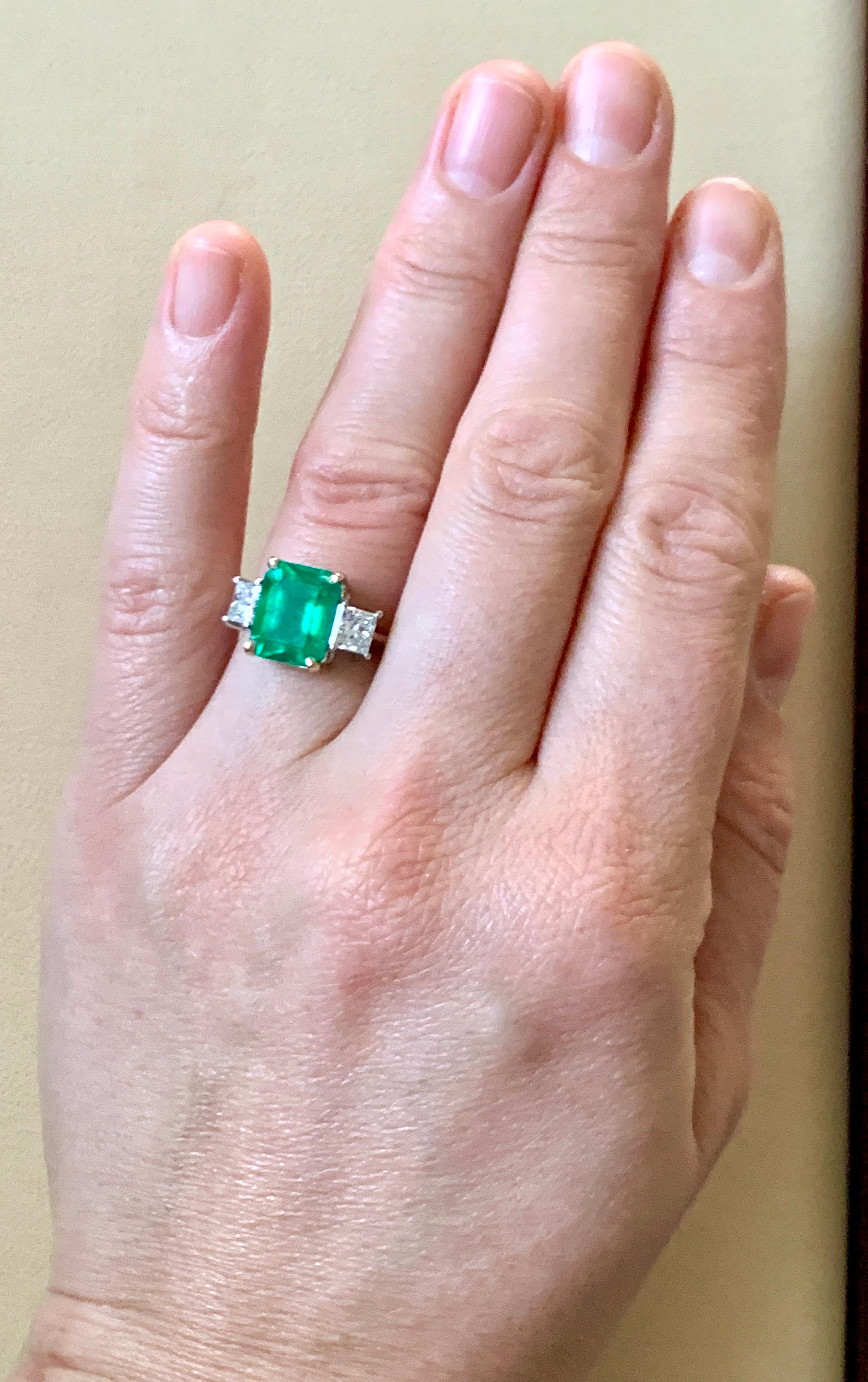 4.5 Carat Emerald Cut Colombian Emerald and 1.4 Carat Diamond 18 Karat Gold Ring For Sale 4