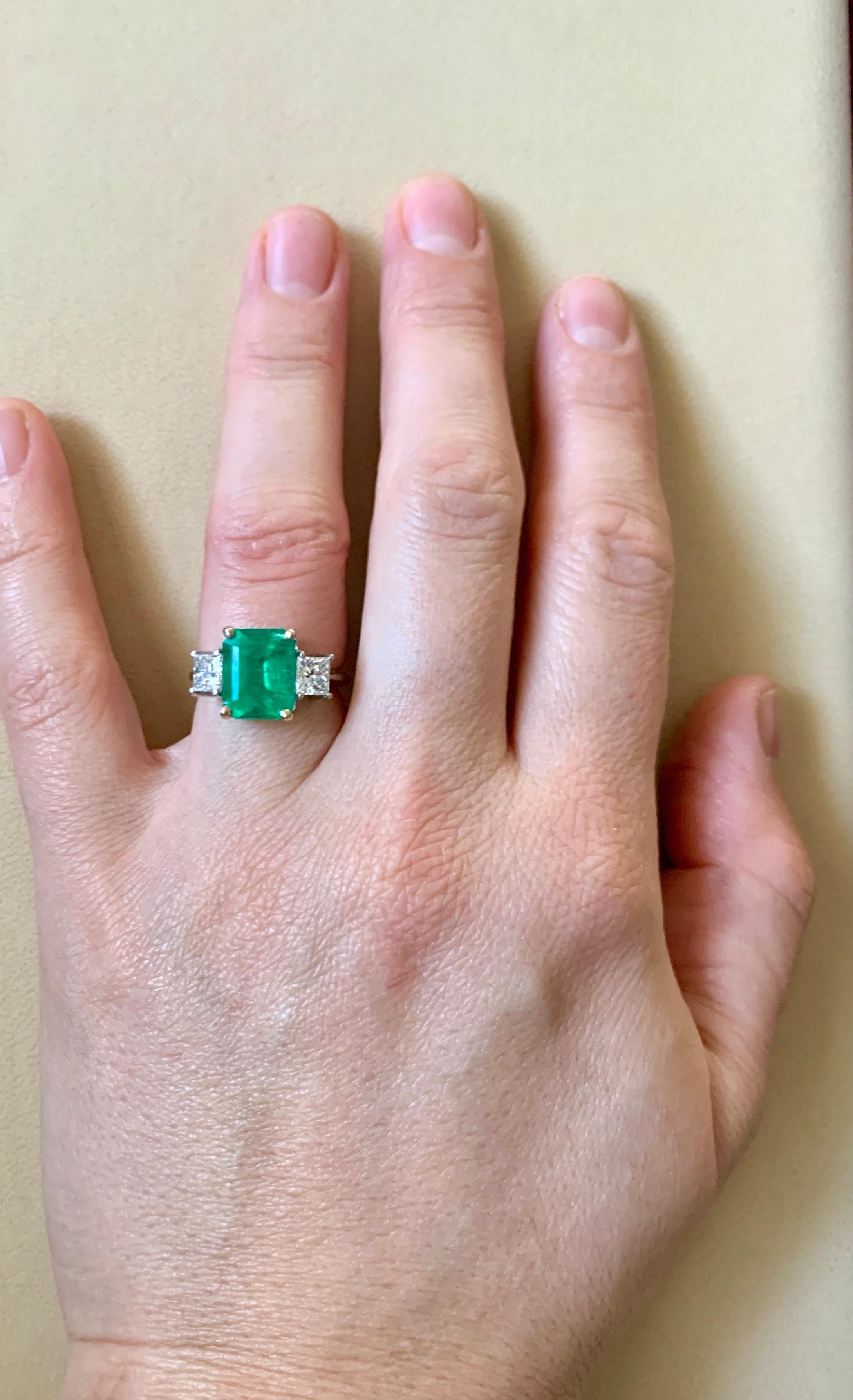 4.5 Carat Emerald Cut Colombian Emerald and 1.4 Carat Diamond 18 Karat Gold Ring For Sale 5