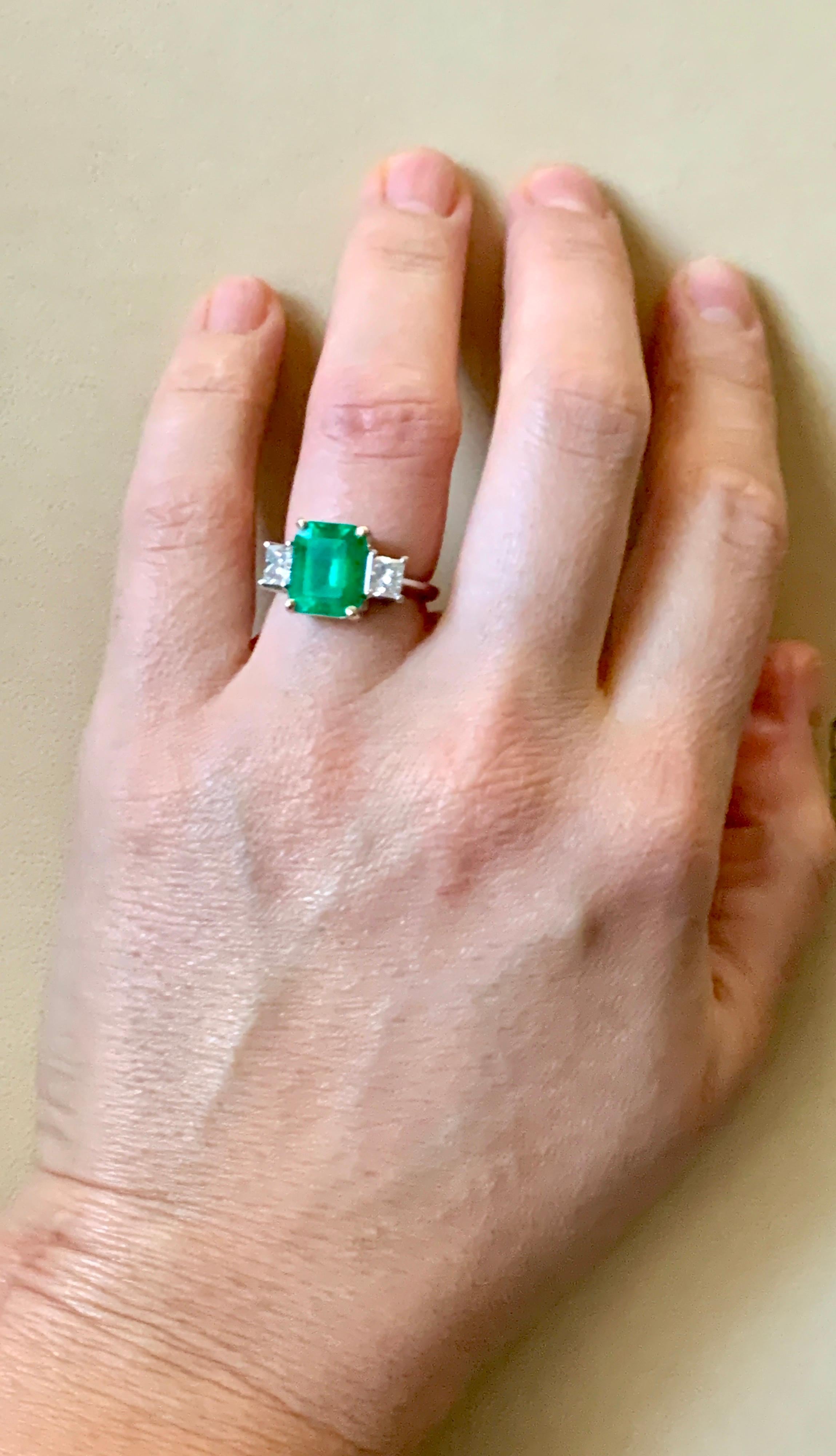 4.5 Carat Emerald Cut Colombian Emerald and 1.4 Carat Diamond 18 Karat Gold Ring In Excellent Condition For Sale In New York, NY