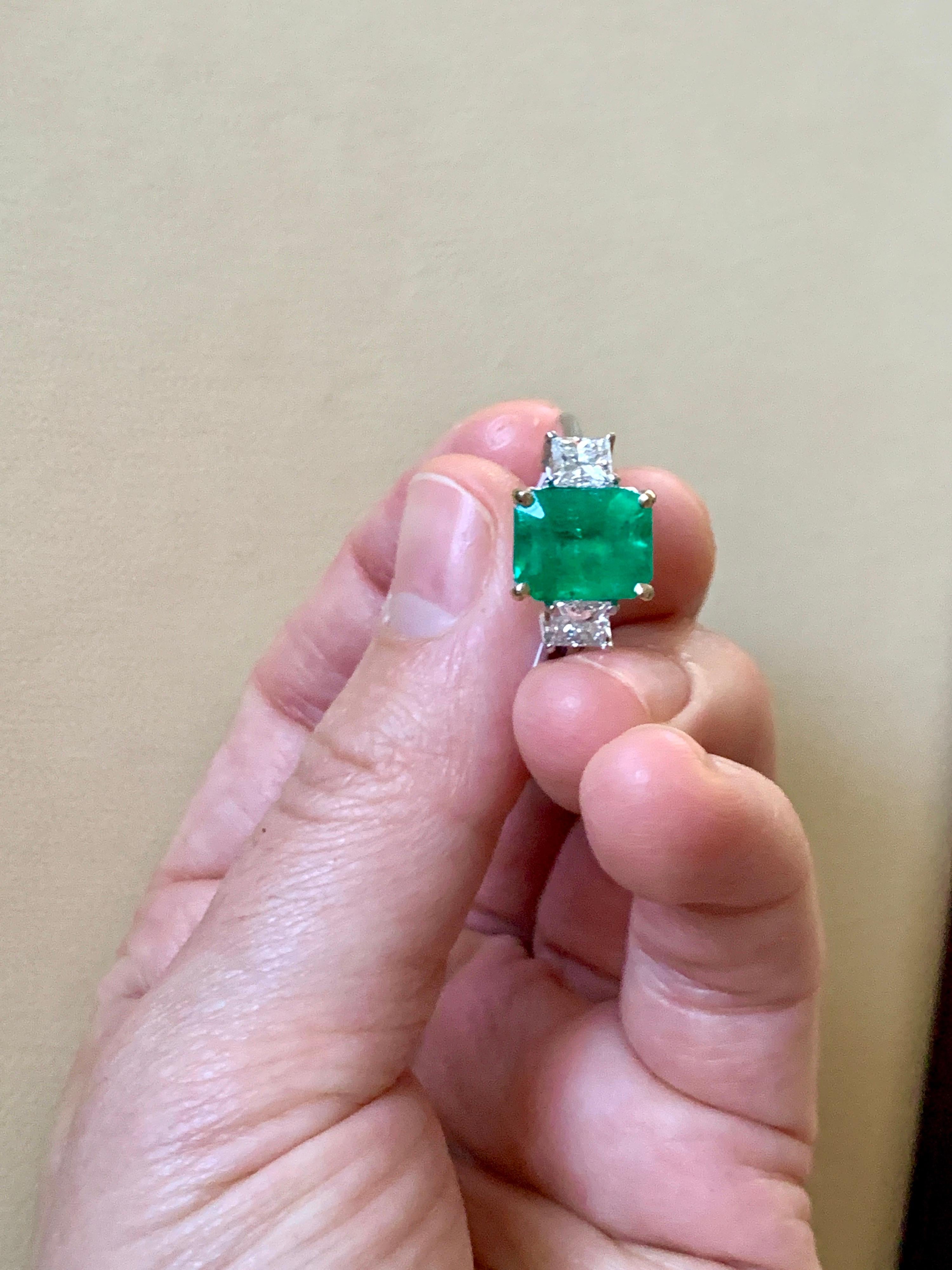 4.5 Carat Emerald Cut Colombian Emerald and 1.4 Carat Diamond 18 Karat Gold Ring For Sale 2