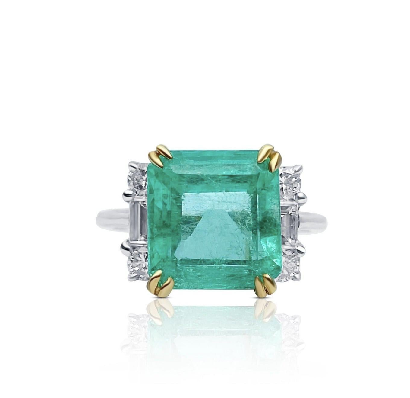 4.5 Carat Emerald Cut Colombian Emerald Ring in Thin 18k White and Yellow Gold In New Condition For Sale In Miami, FL
