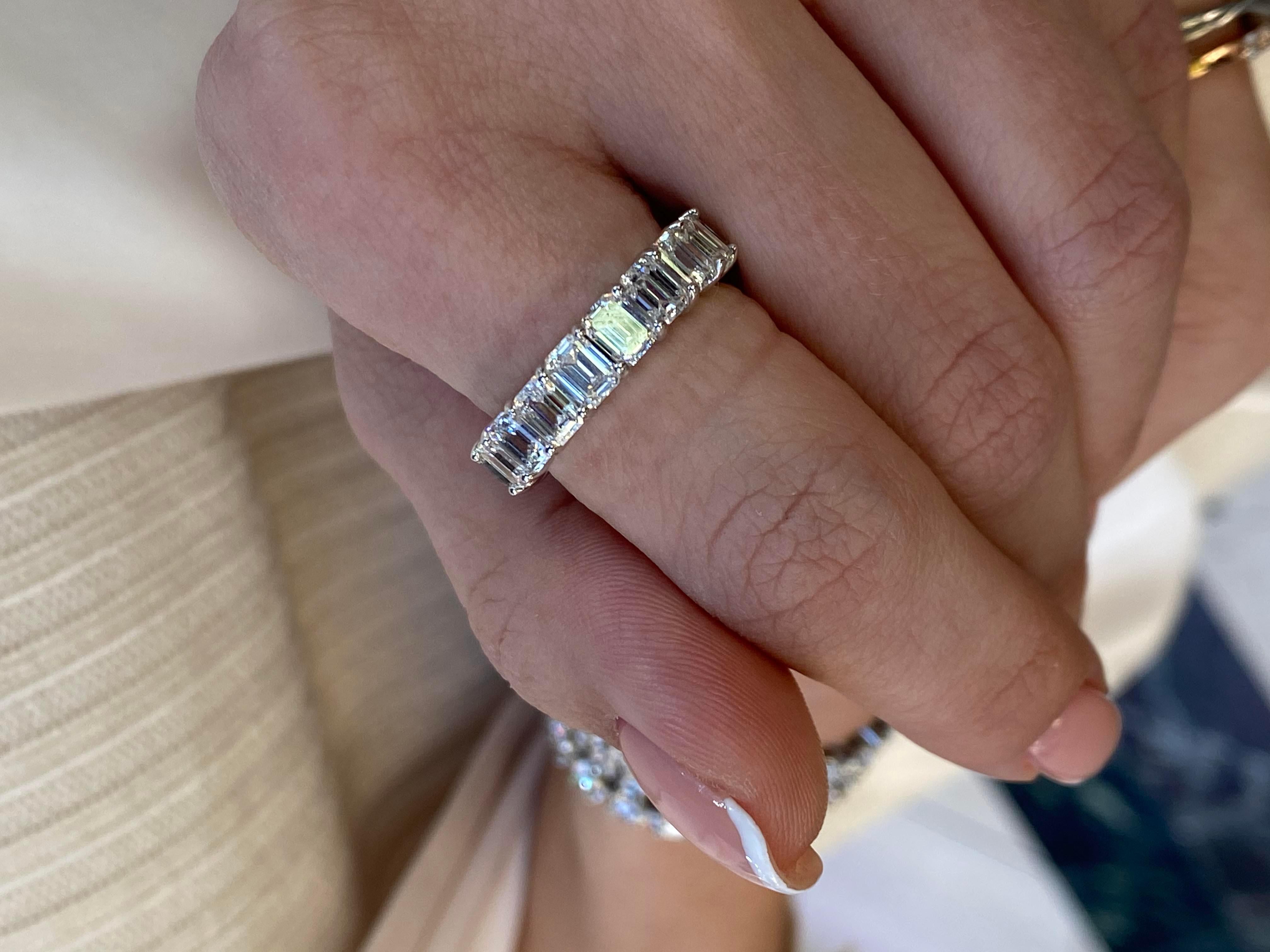 da uomo o donna Gem Jewelers Co. - Fascia per l'eternità con diamante taglio smeraldo da 4,5 carati in oro bianco 18 carati in vendita