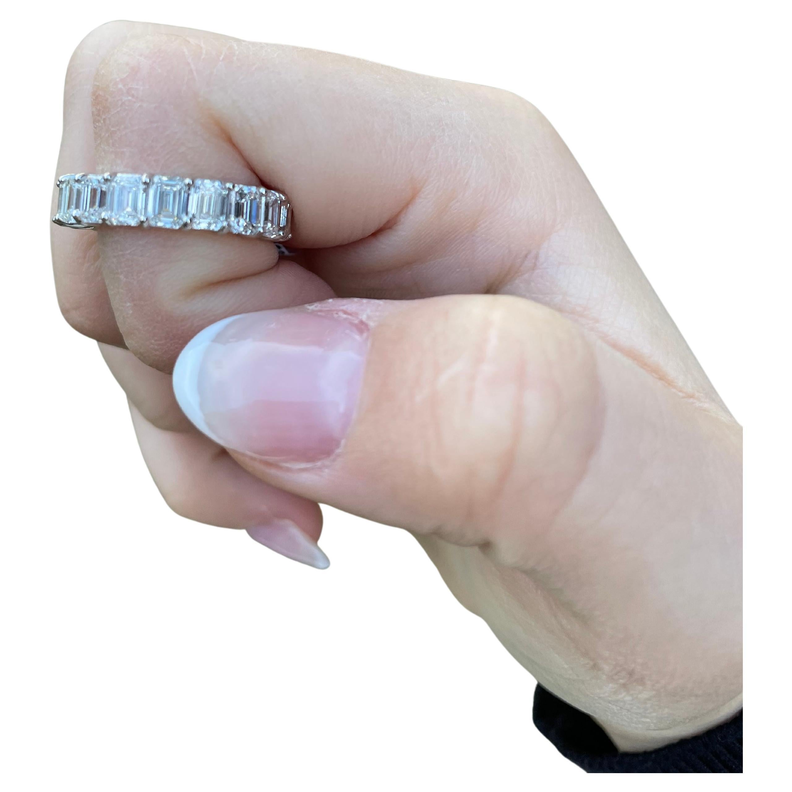 Gem Jewelers Co. - Fascia per l'eternità con diamante taglio smeraldo da 4,5 carati in oro bianco 18 carati in vendita