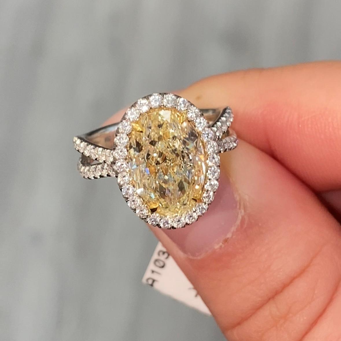 Oval Cut 4.5 Carat Light Yellow Oval Diamond Ring For Sale