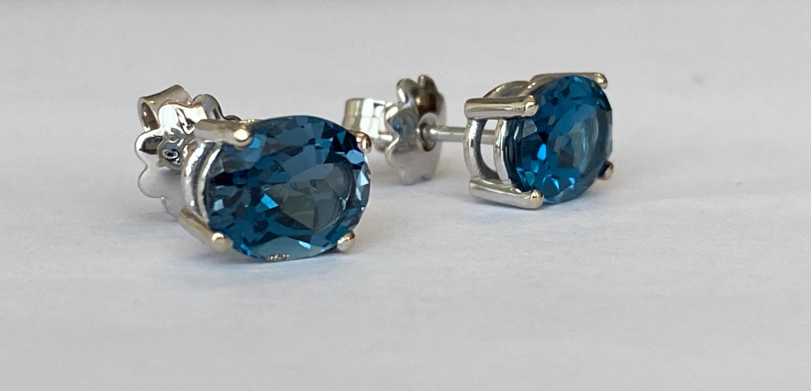 4.5 Carat London Blue Topaz Gold Earrings In New Condition For Sale In AMSTERDAM, NL