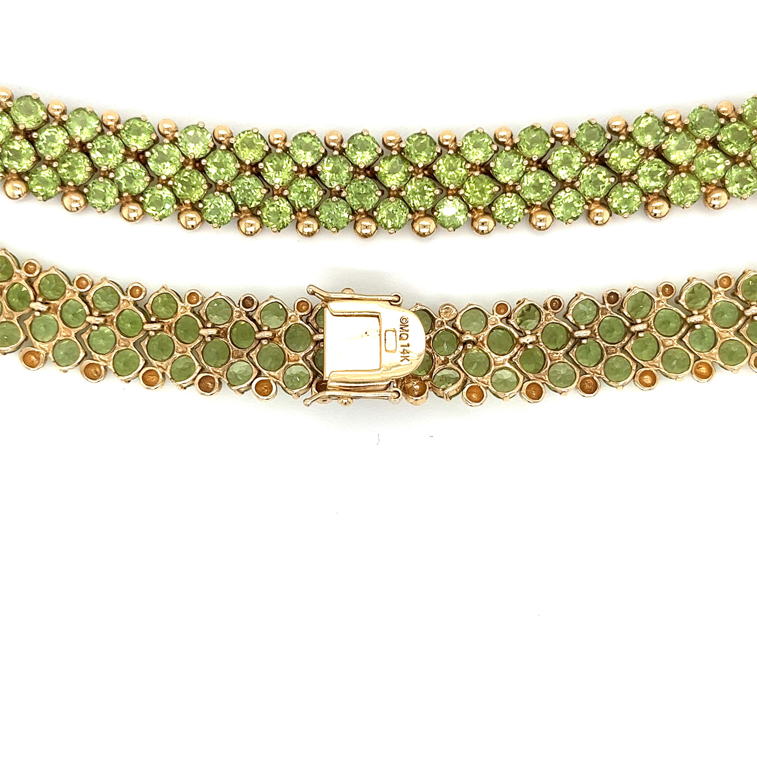 45 Karat Grüner Peridot-Cluster-Halskette aus 14 Karat Gelbgold mit gemischtem Schliff (Ungeschliffen) im Angebot