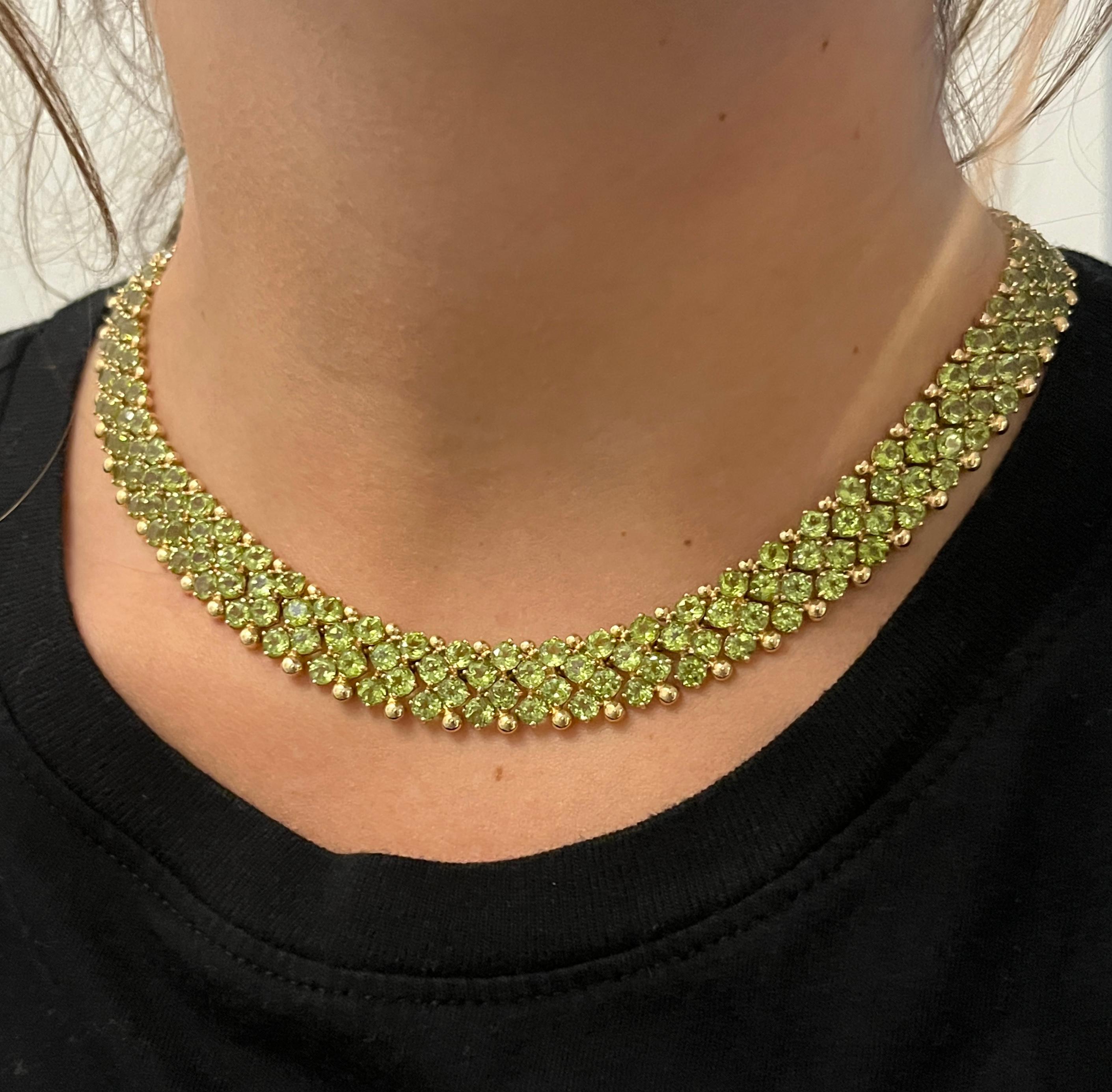 45 Carat Mixed Cut Green Peridot Cluster Choker Necklace in 14K Yellow Gold In New Condition For Sale In Miami, FL