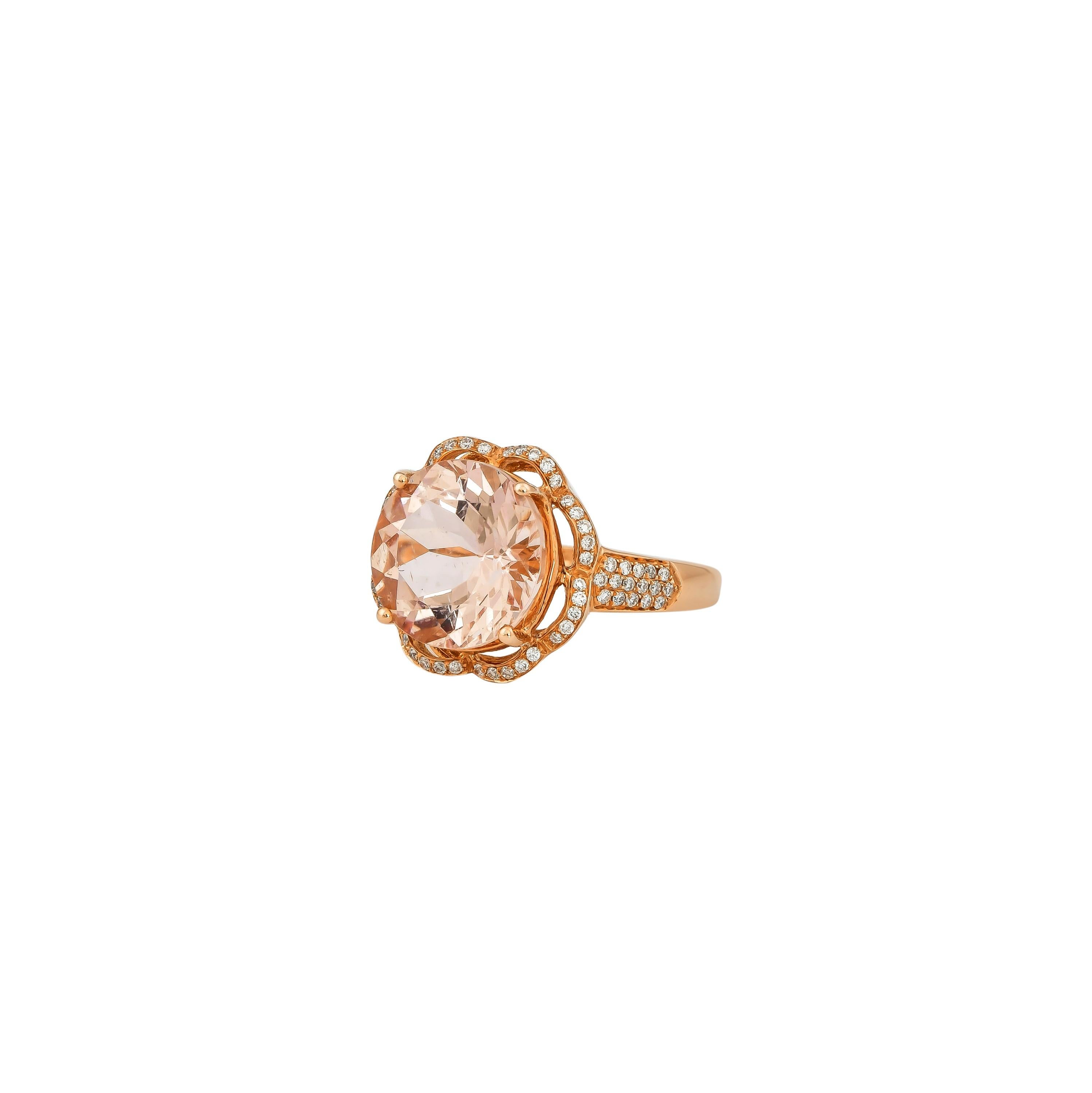 Contemporary 4.5 Carat Morganite and Diamond Ring in 18 Karat Rose Gold For Sale