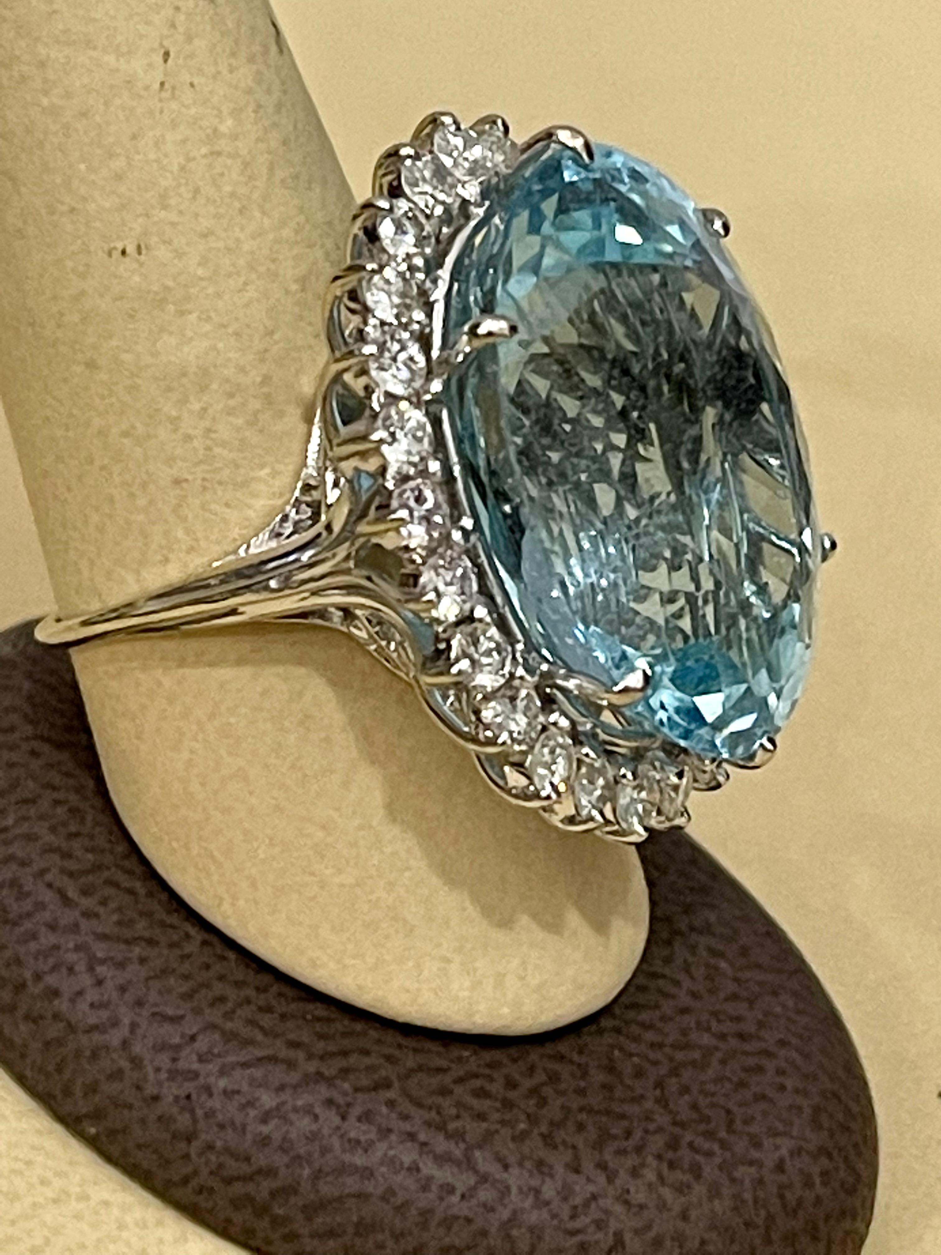 45 Carat Natural Aquamarine and Diamond Cocktail Ring 14 Karat Gold, Estate In Excellent Condition For Sale In New York, NY