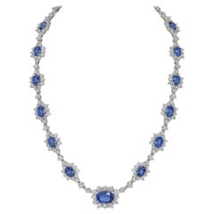 Collana con zaffiro blu naturale da 45 carati e diamanti in oro bianco 18 carati