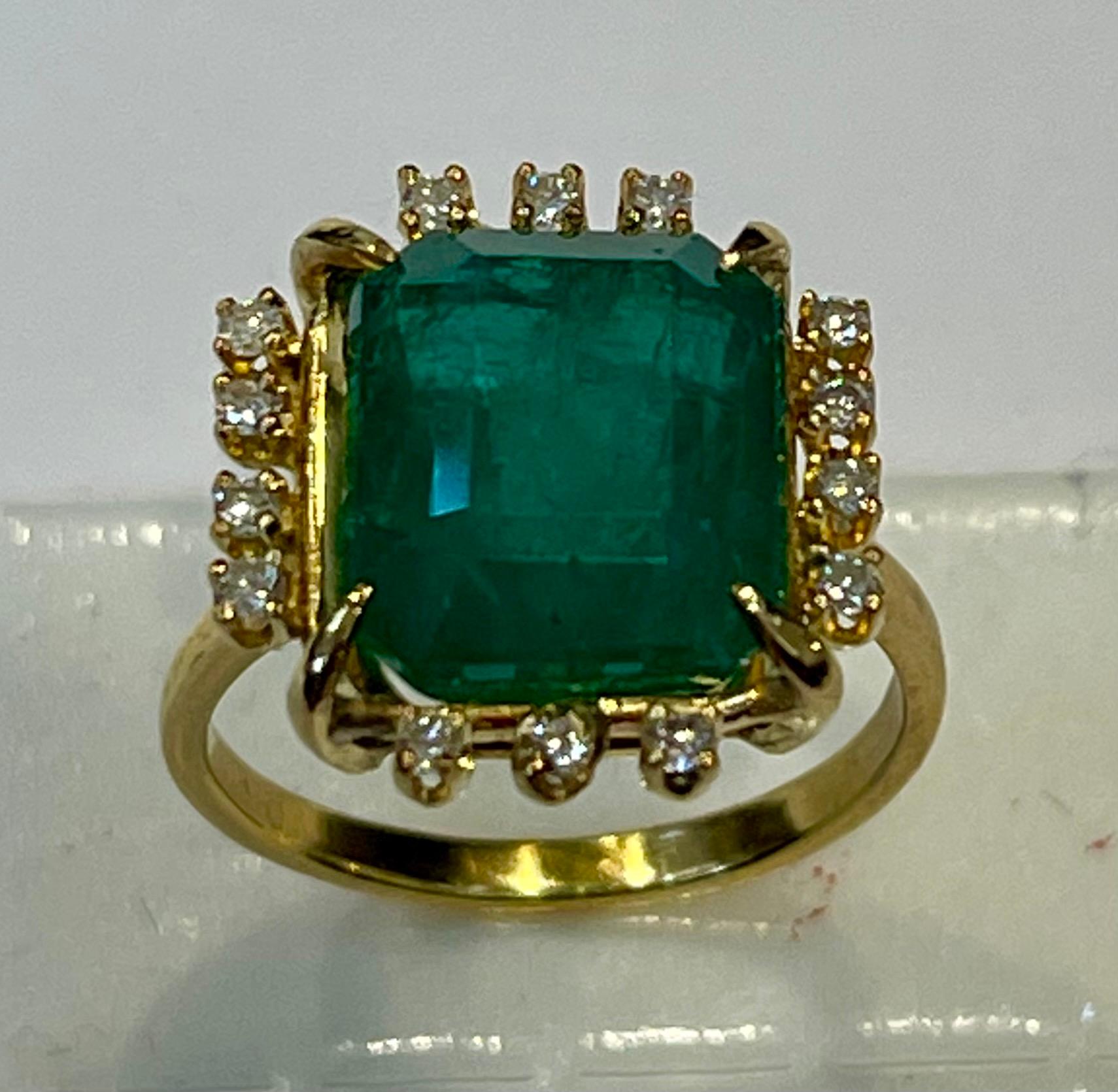 Women's 4.5 Carat Natural Emerald Cut Emerald & 0.35 Ct Diamond Ring 14 Kt Yellow Gold