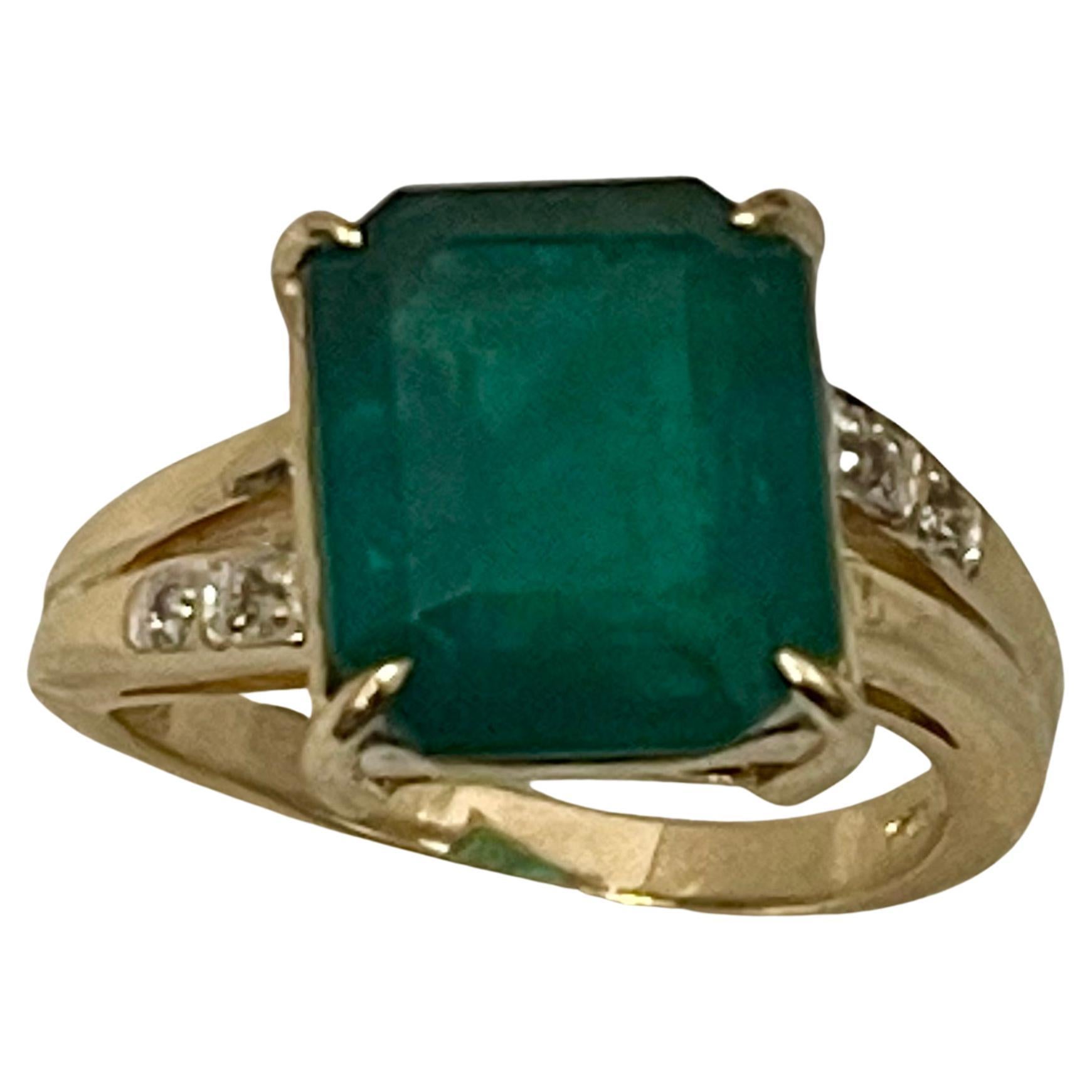 4.5 Carat Natural Emerald Cut Emerald Ring 14 Karat Yellow Gold In Excellent Condition In New York, NY