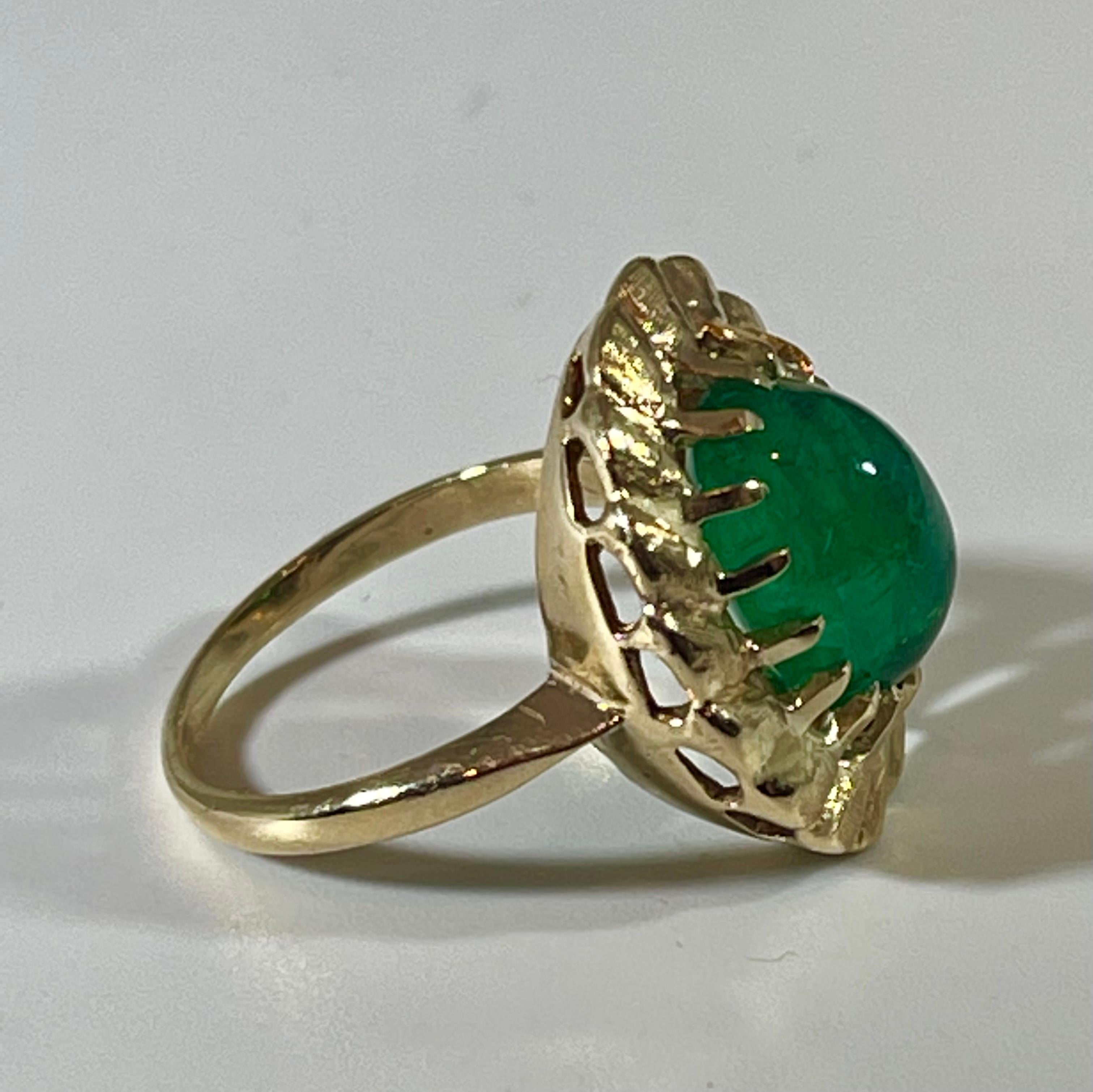 4.5 Carat Oval Emerald Cabochon 14 Karat Yellow Gold Cocktail Ring Vintage  For Sale 7