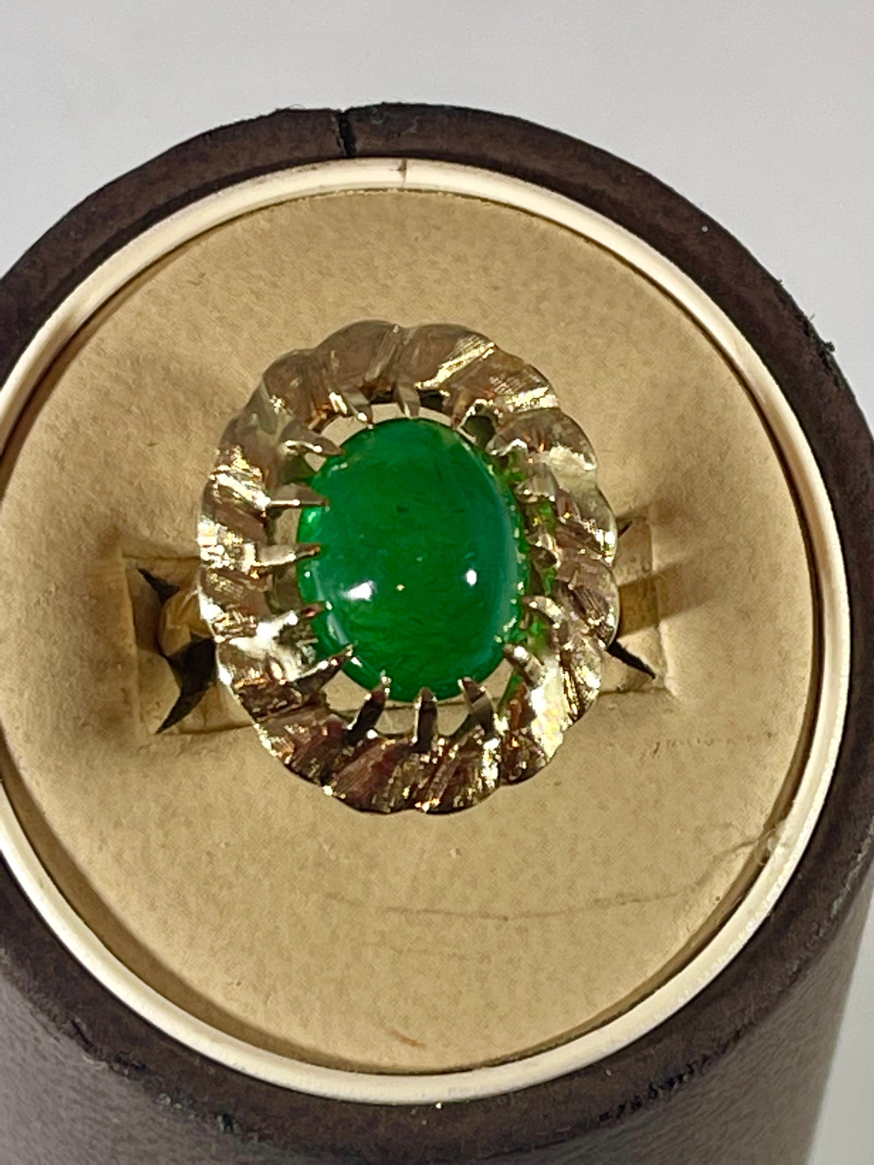 4.5 Carat Oval Emerald Cabochon 14 Karat Yellow Gold Cocktail Ring Vintage  For Sale 8