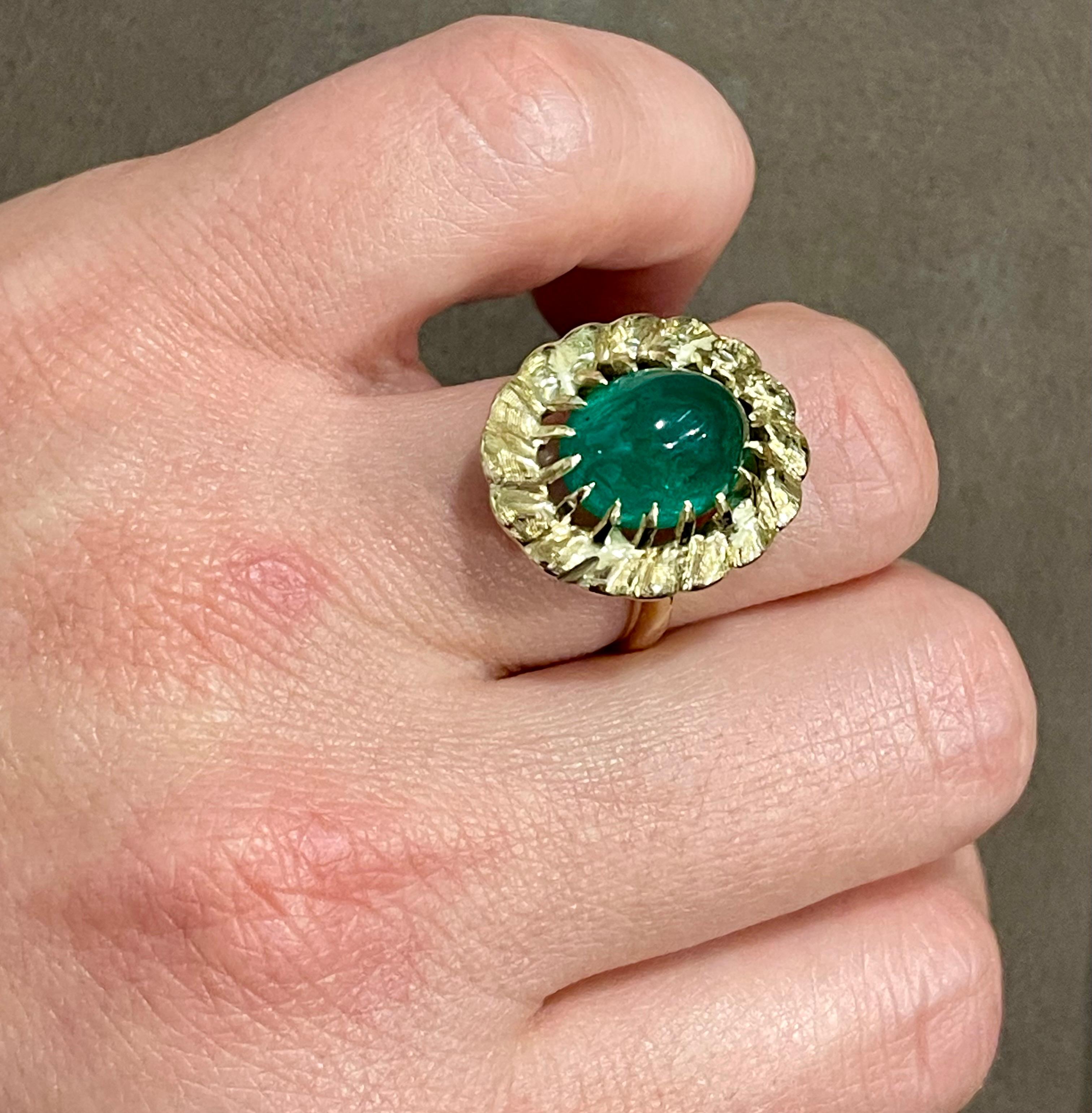 4.5 Carat Oval Emerald Cabochon 14 Karat Yellow Gold Cocktail Ring Vintage  For Sale 12
