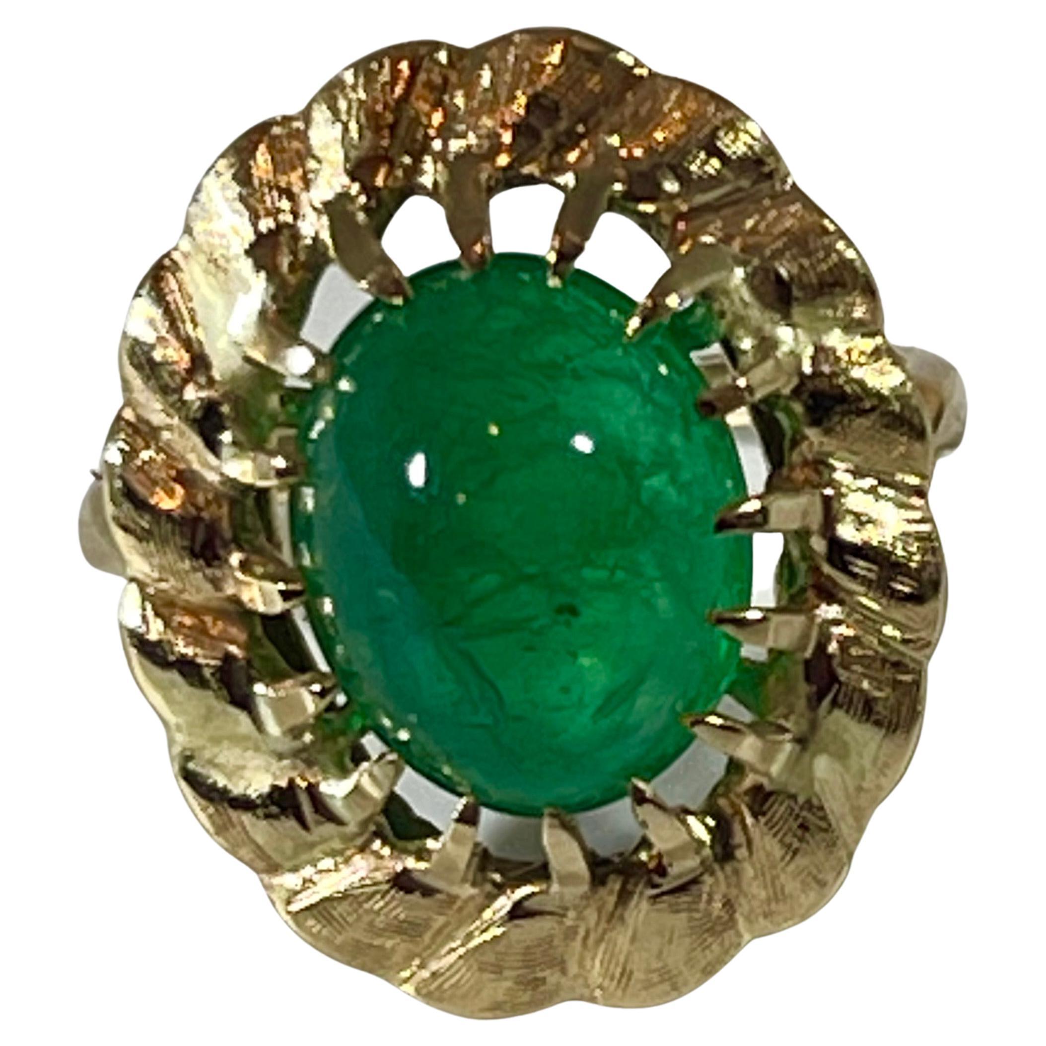 Women's 4.5 Carat Oval Emerald Cabochon 14 Karat Yellow Gold Cocktail Ring Vintage  For Sale