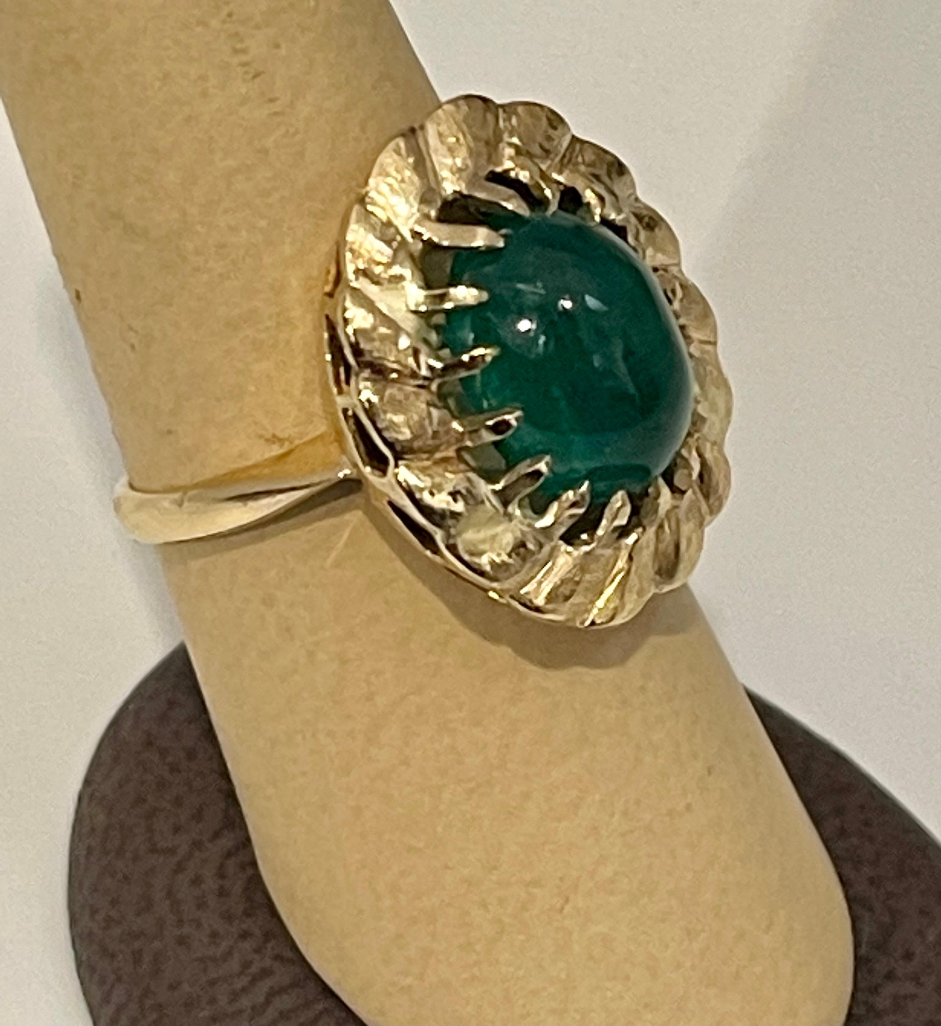 4.5 Carat Oval Emerald Cabochon 14 Karat Yellow Gold Cocktail Ring Vintage  For Sale 3