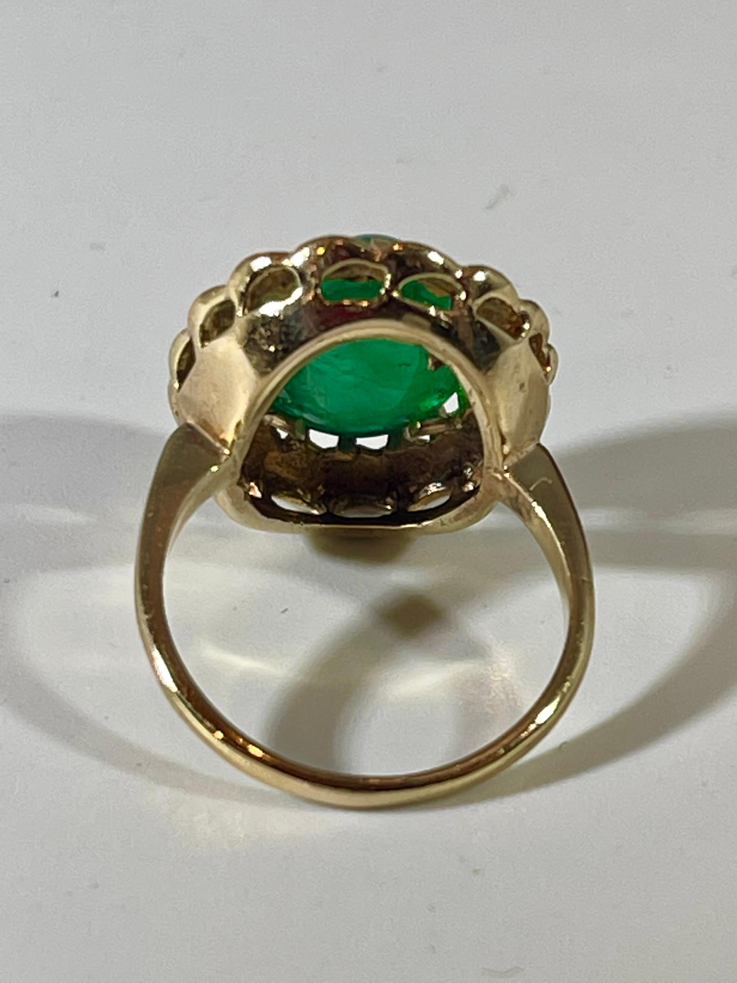 4.5 Carat Oval Emerald Cabochon 14 Karat Yellow Gold Cocktail Ring Vintage  For Sale 4