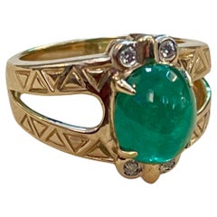 4,5 Karat Ovaler Smaragd Cabochon 14 Karat Gelbgold Cocktail-Ring Vintage