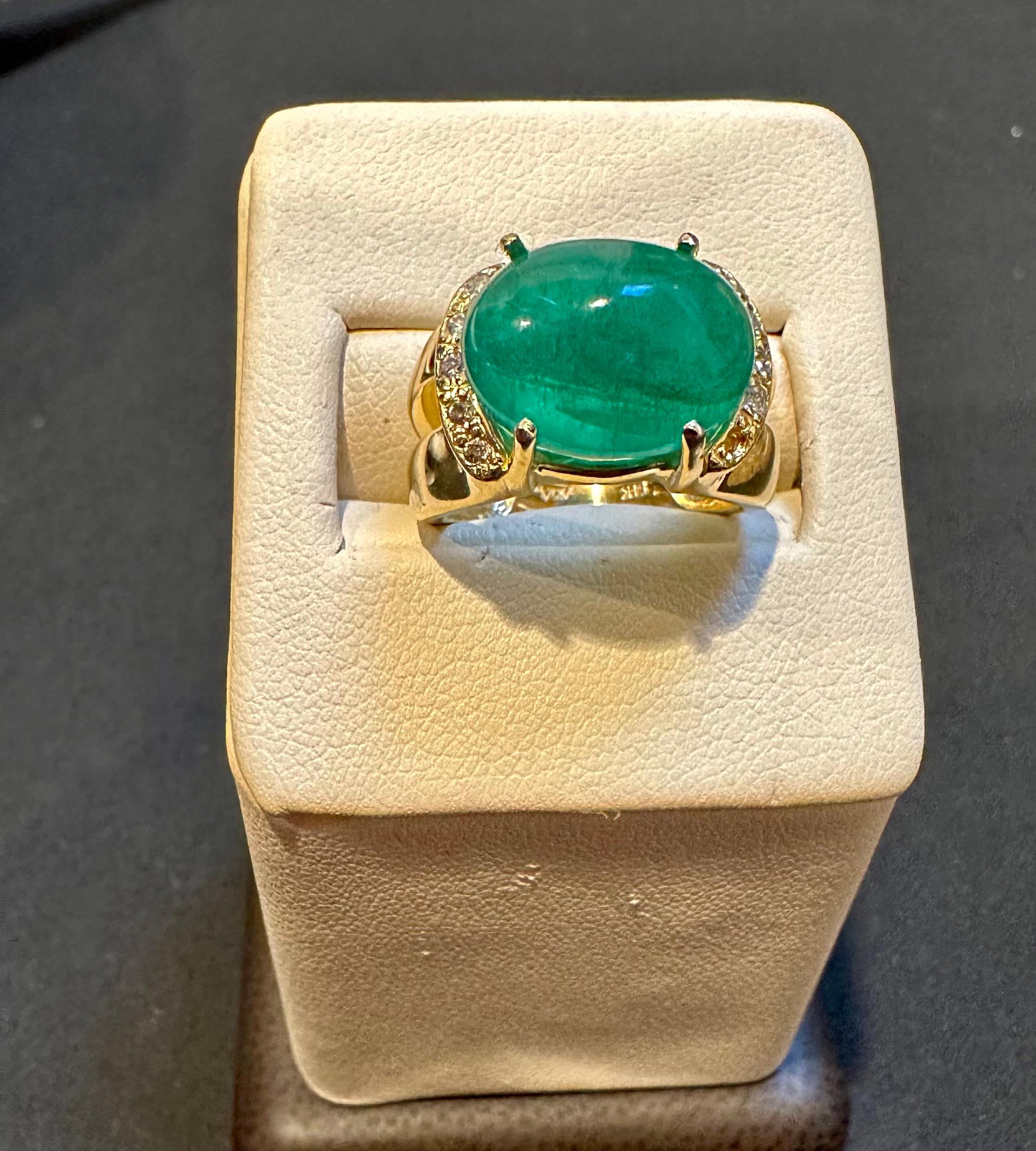 4.5 Carat Oval Emerald Cabochon 14 Karat Yellow Gold Cocktail Ring Vintage 10