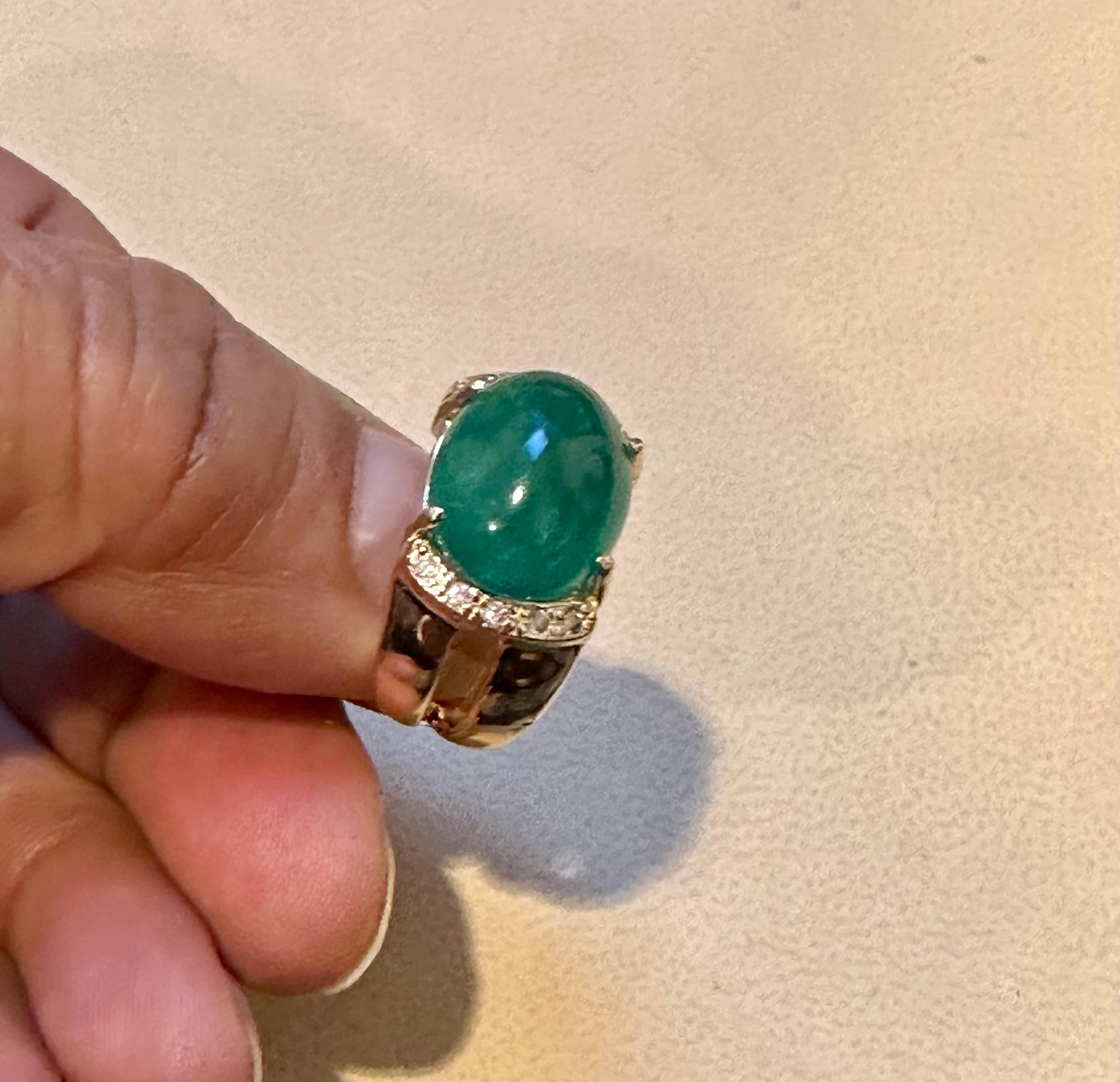 4.5 Carat Oval Emerald Cabochon 14 Karat Yellow Gold Cocktail Ring Vintage In Excellent Condition In New York, NY
