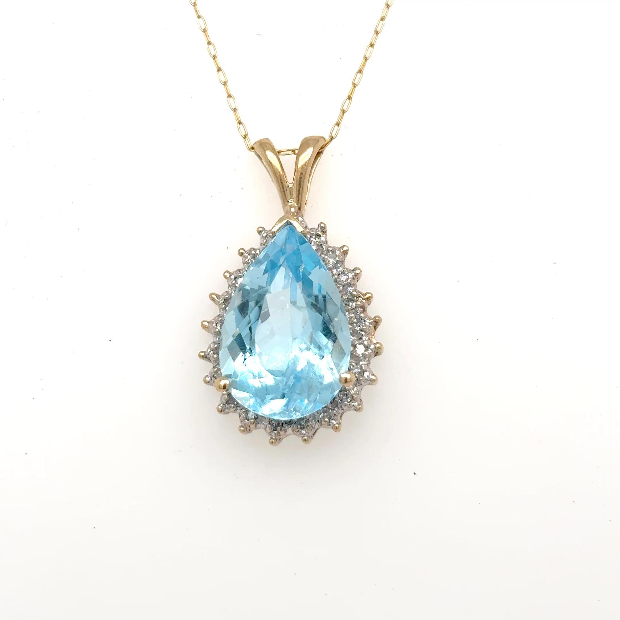 Ciondolo a raggiera con acquamarina e diamante da 4,50 carati
Un'acquamarina luminosa da 4,50 carati con taglio a pera, circondata da 0,30 carati di diamanti bianchi scintillanti, realizzata a mano in oro giallo 14k. Il design aperto sul retro