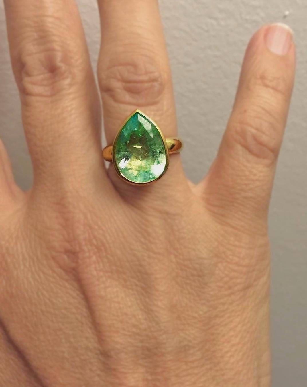 Primary Stone: Natural Colombian Emerald
Shape or Cut: Pear Cut 
Emerald Weight: 4.50 Carats (1 emerald)
Measurements Emerald: 15.00mm x 12.00mm
Average Color: Natural Light Green 
Average Clarity: VS (Type III)
Accent Stones: None 
Ring