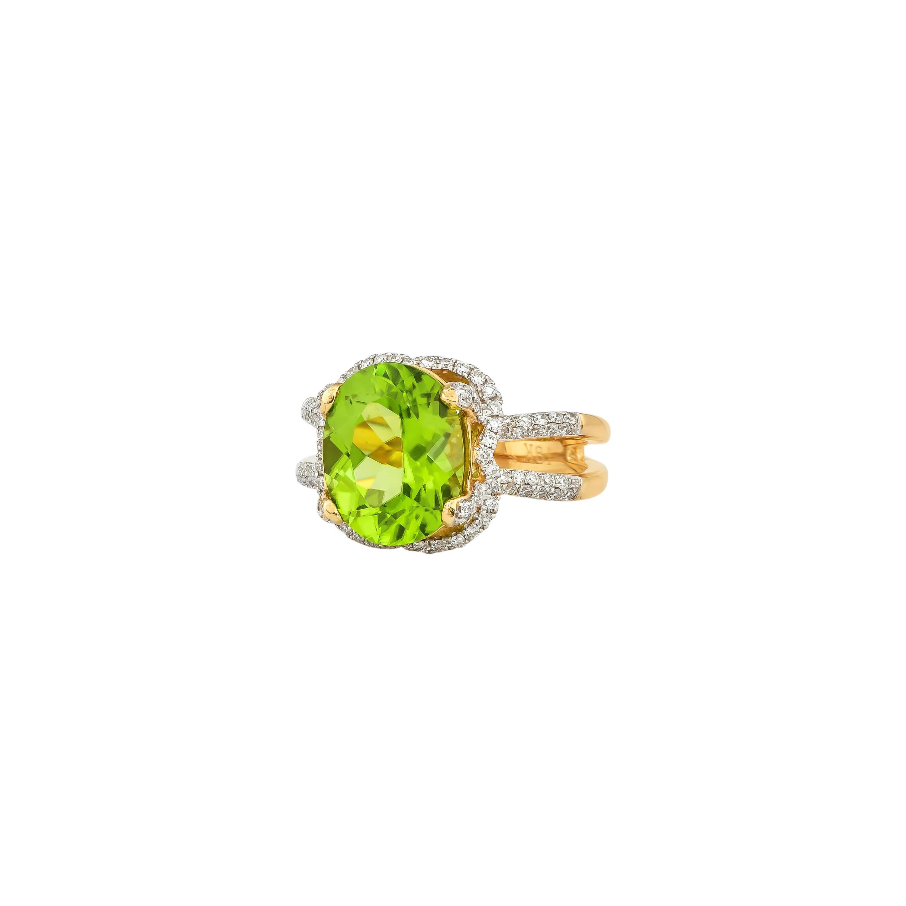 4,5 Karat Peridot und Diamantring aus 18 Karat Gelbgold (Zeitgenössisch) im Angebot