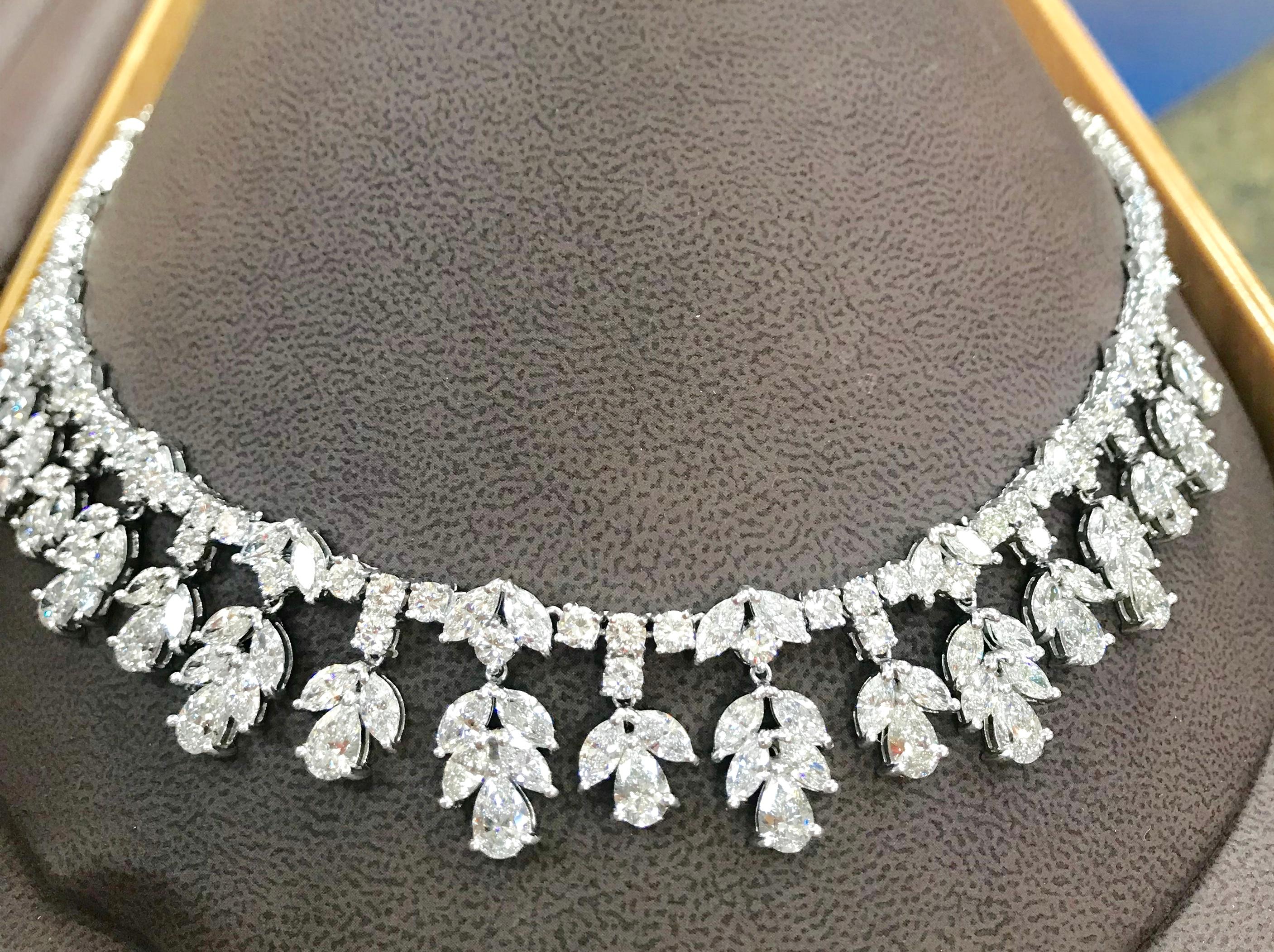 45 Carat VS, E Pear Marquise and Round Diamond Necklace in Platinum, Bridal In Excellent Condition In New York, NY