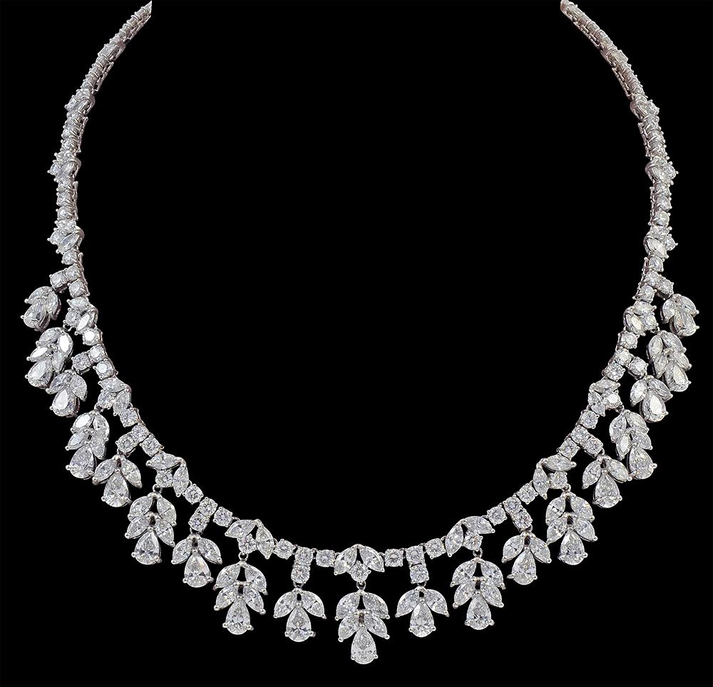 45 Carats VS, E Pear Marquise and Round Diamond Necklace in Platinum, Bridal
One of our premium neckalce from our Bridal collection.
45 carats of VS quality of Diamonds all mounted in Platinum. Weight of the Platinum is 67 grams. Pear shape ,