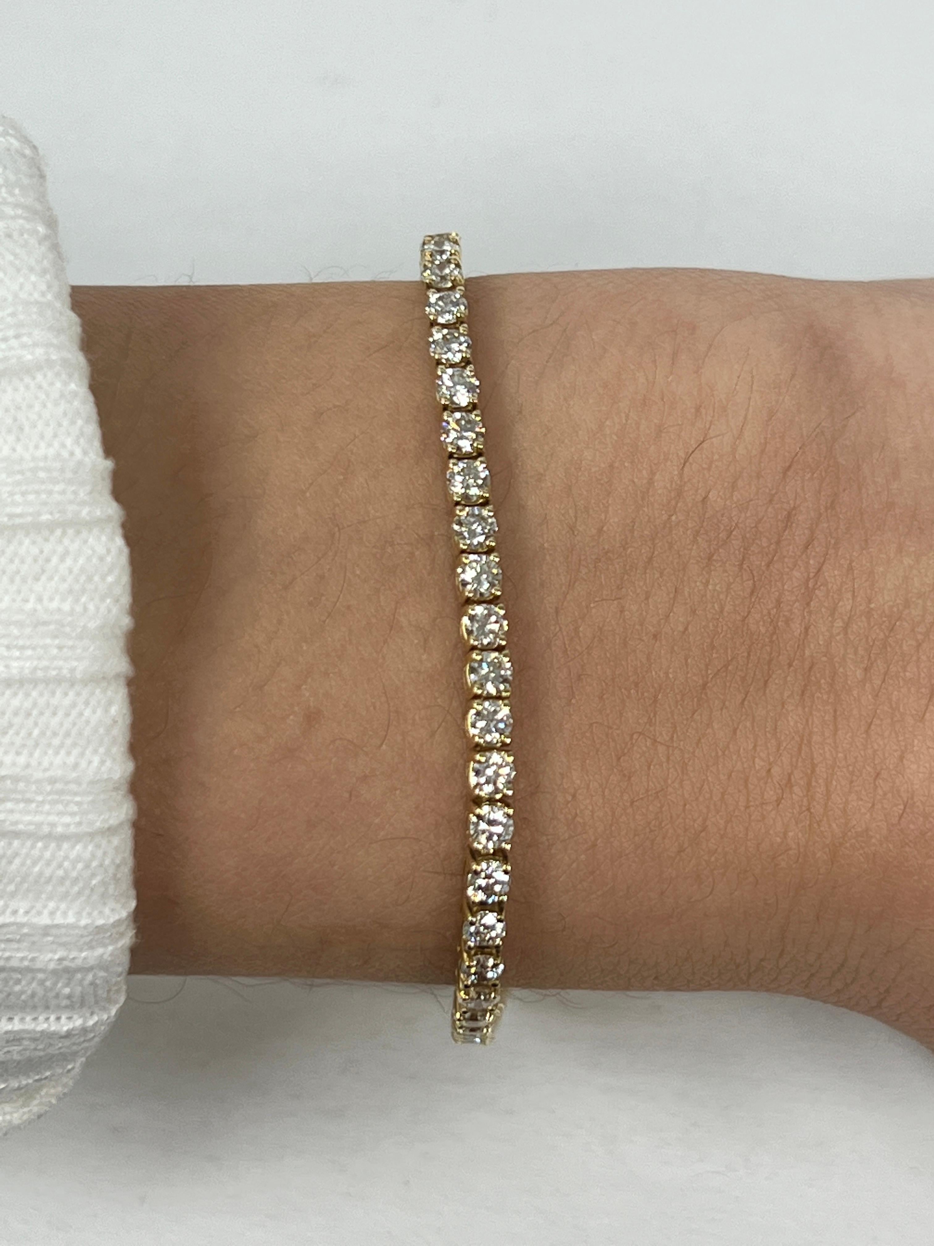 Moderne Bracelet en or jaune et diamants de 4,5 carats en vente