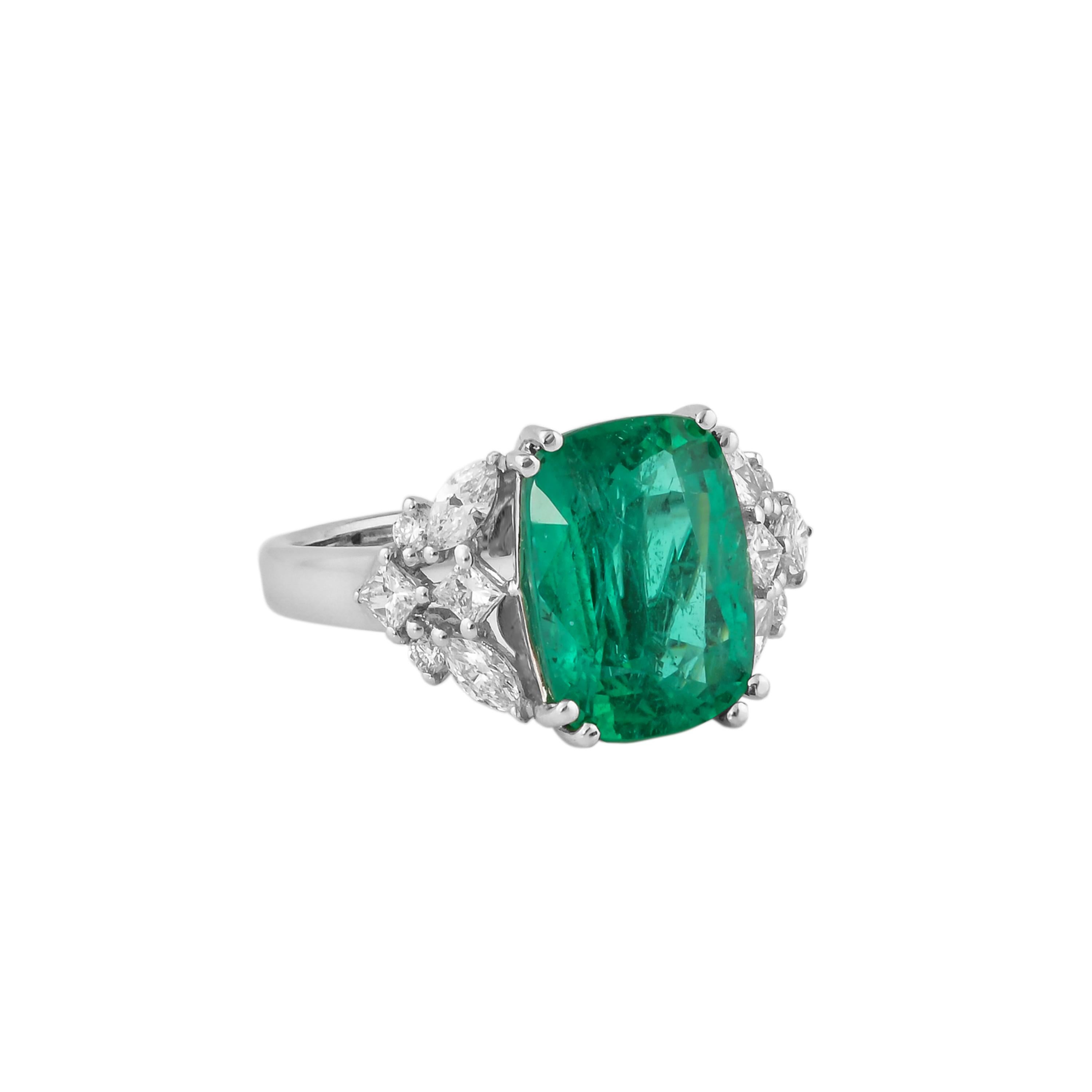 Showcasing the most vibrant Colombian and Zambian emeralds and diamonds, Sunita Nahata dedicates this collection to her home city of Jaipur where the jewelry industry dates back to the early 1700s. Jaipur is also an epicenter for the global emerald