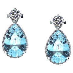 Pendants d'oreilles pendants en platine avec aigue-marine en forme de poire de 6,61 carats et diamants