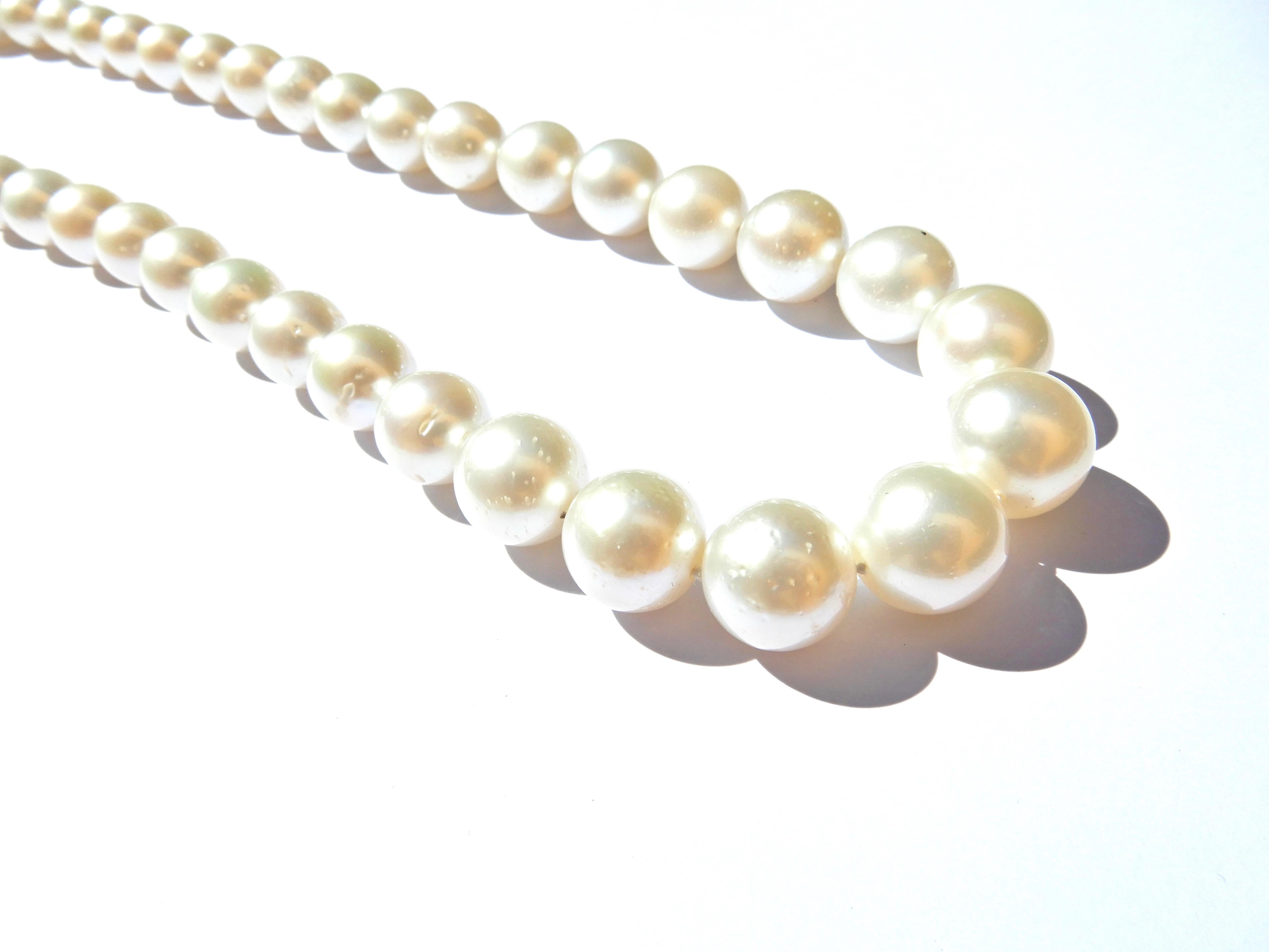 Classic and wearable day or night, this 45 cm Graduated South Sea Pearl and 9 Carat White Gold Necklace is a wardrobe staple. Featuring 39 individually knotted, graduated South Sea Pearls and a white gold hollow ball clasp, they are the perfect