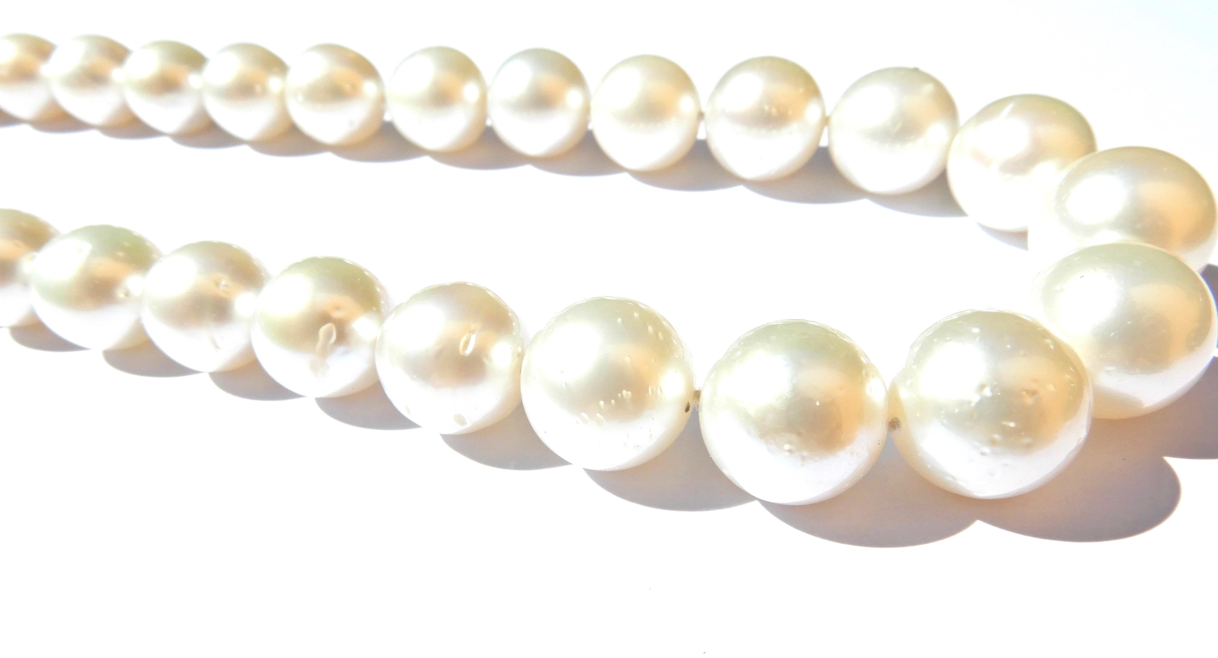 white pearl necklace