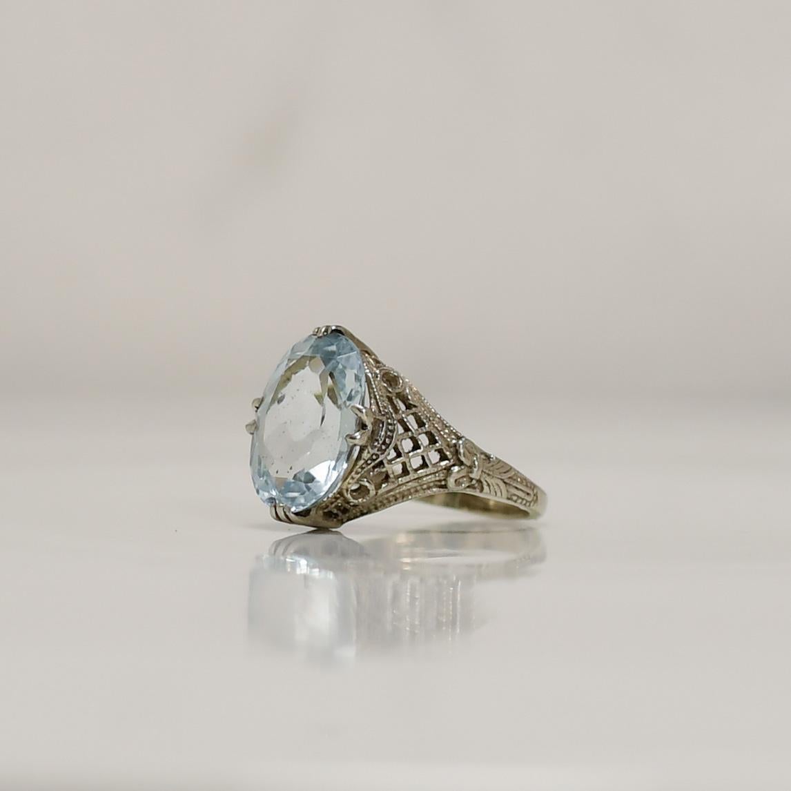 4.5 CT Aquamarine Ring with Latticework and Ribbon Detail 14K White Gold Ring For Sale 1
