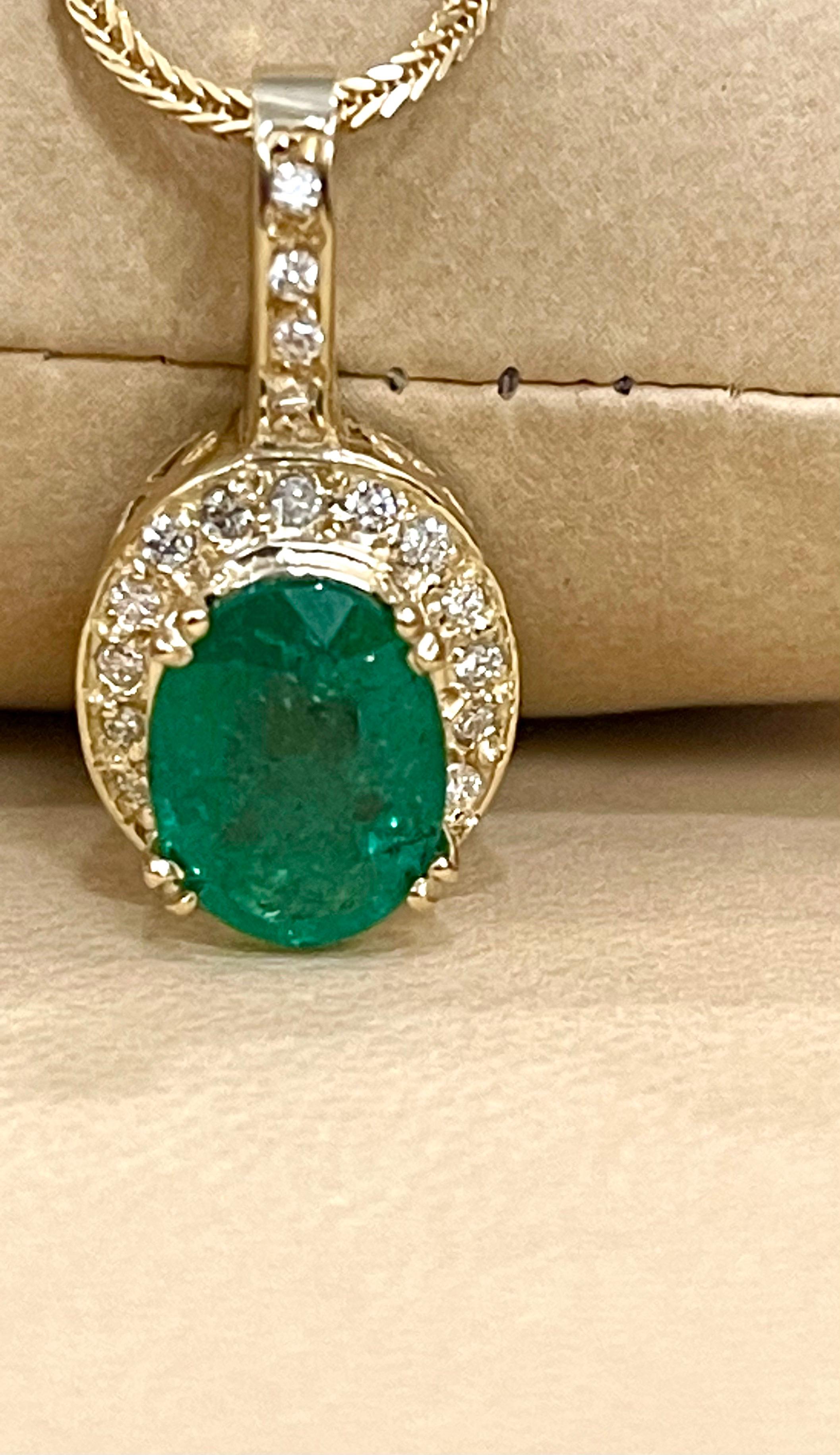 Oval Cut 4.0 Ct Natural Oval Shape Emerald & Diamond Pendant 14 Karat Yellow Gold Chain For Sale