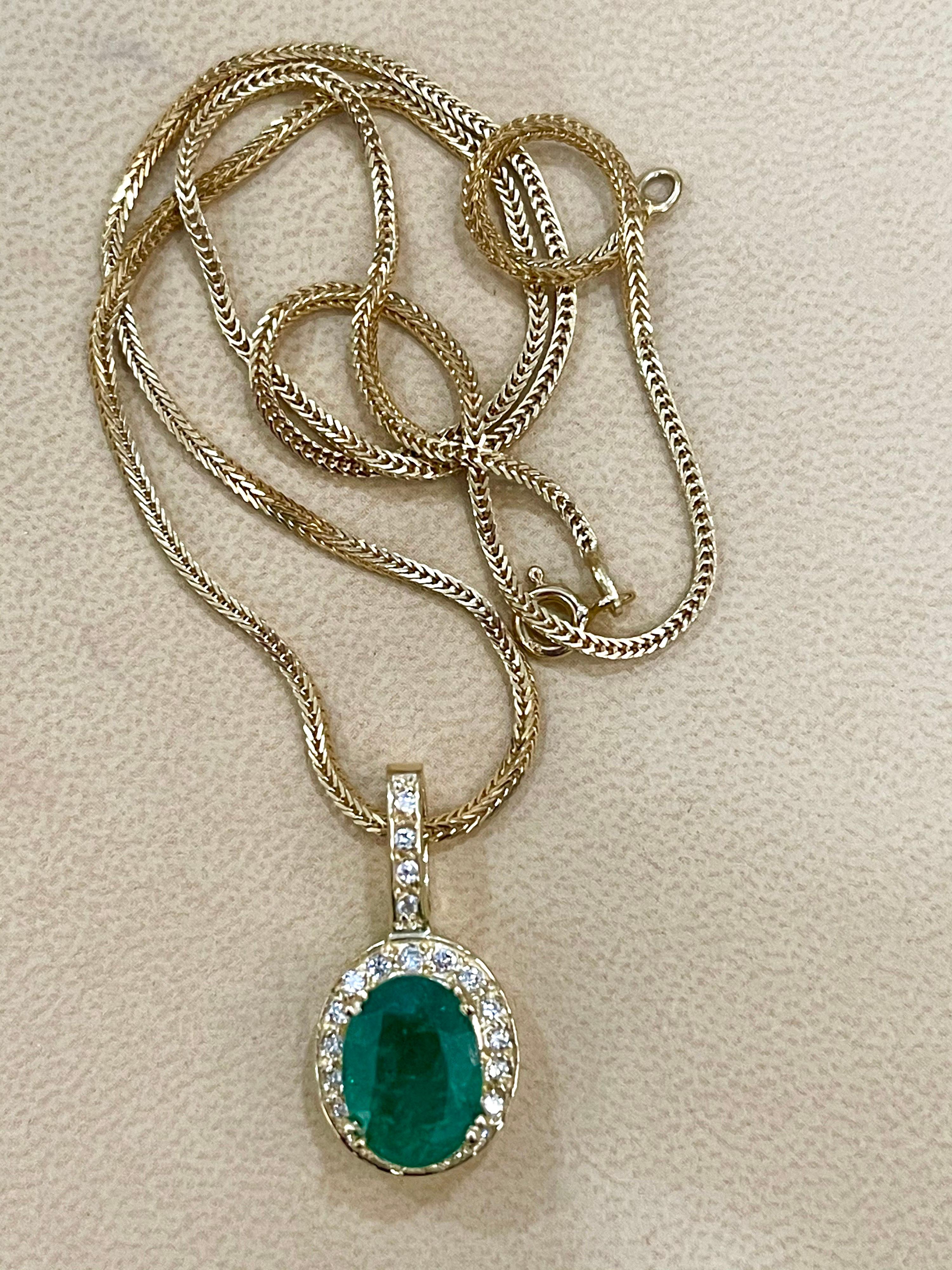 4.0 Ct Natural Oval Shape Emerald & Diamond Pendant 14 Karat Yellow Gold Chain In Excellent Condition For Sale In New York, NY